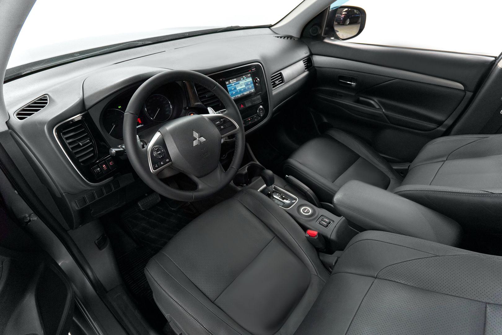 Mitsubishi Outlander 2012, серый
