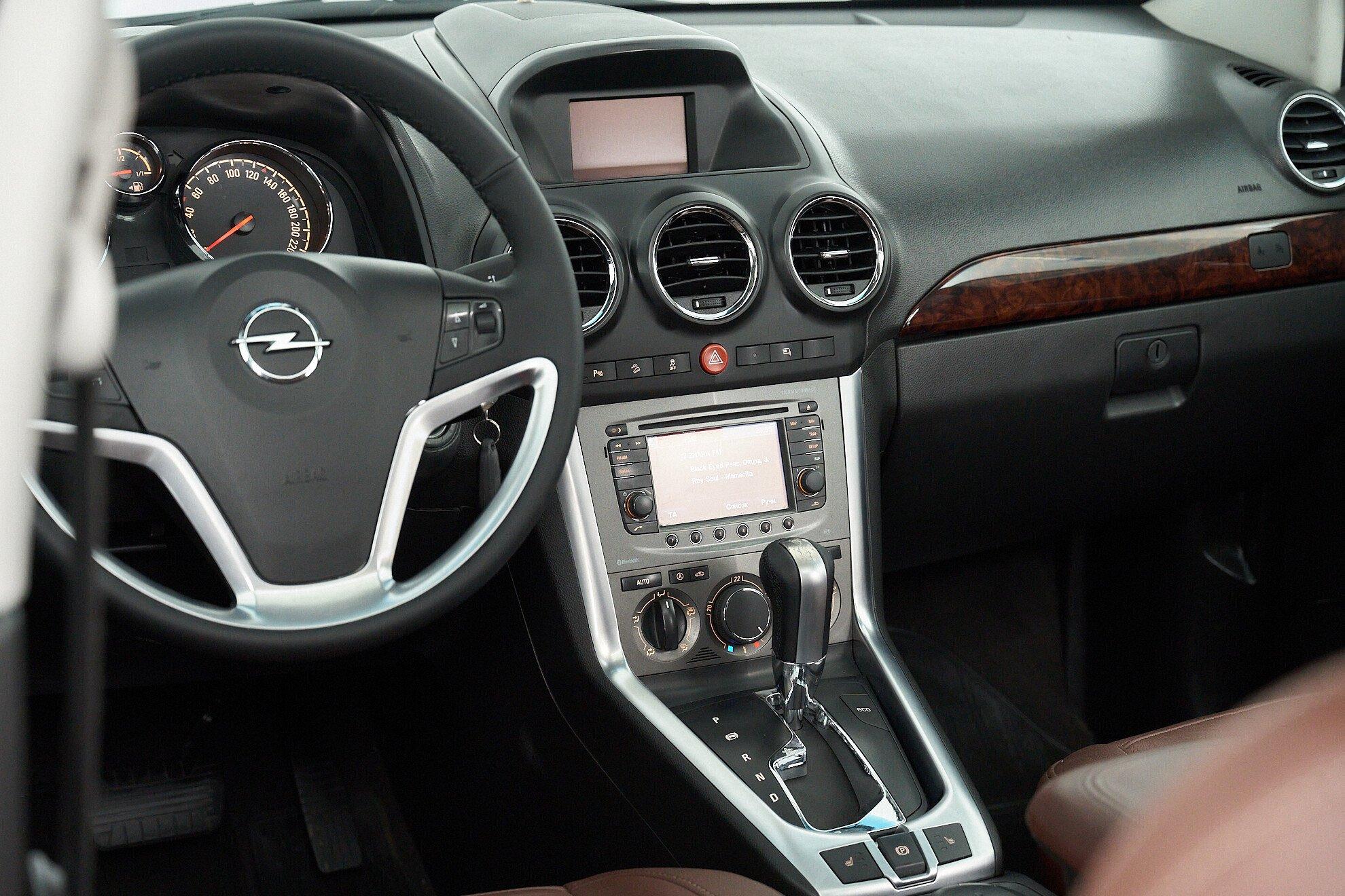 Opel Antara 2013, черный