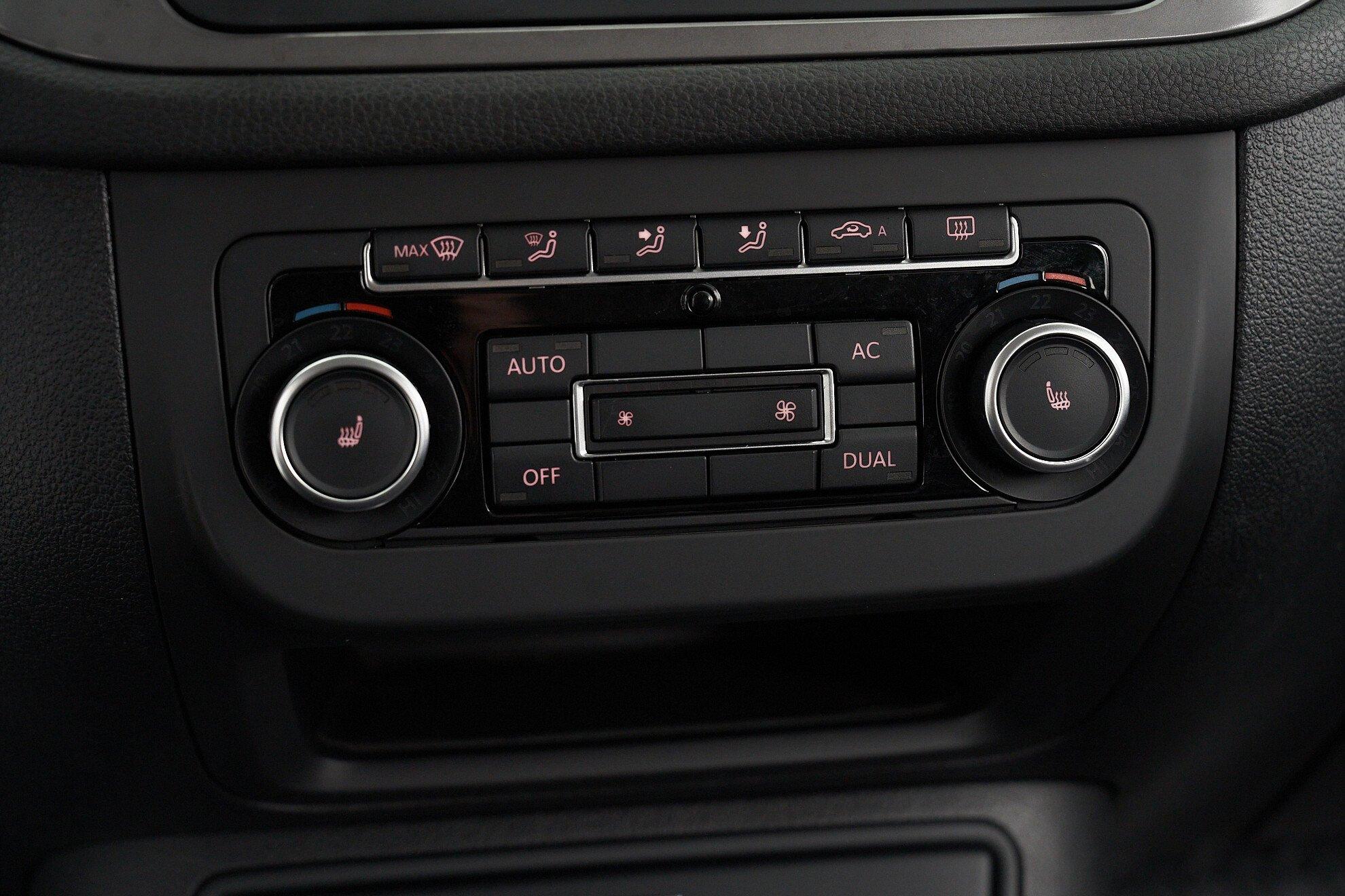Volkswagen Tiguan 2011, серебряный