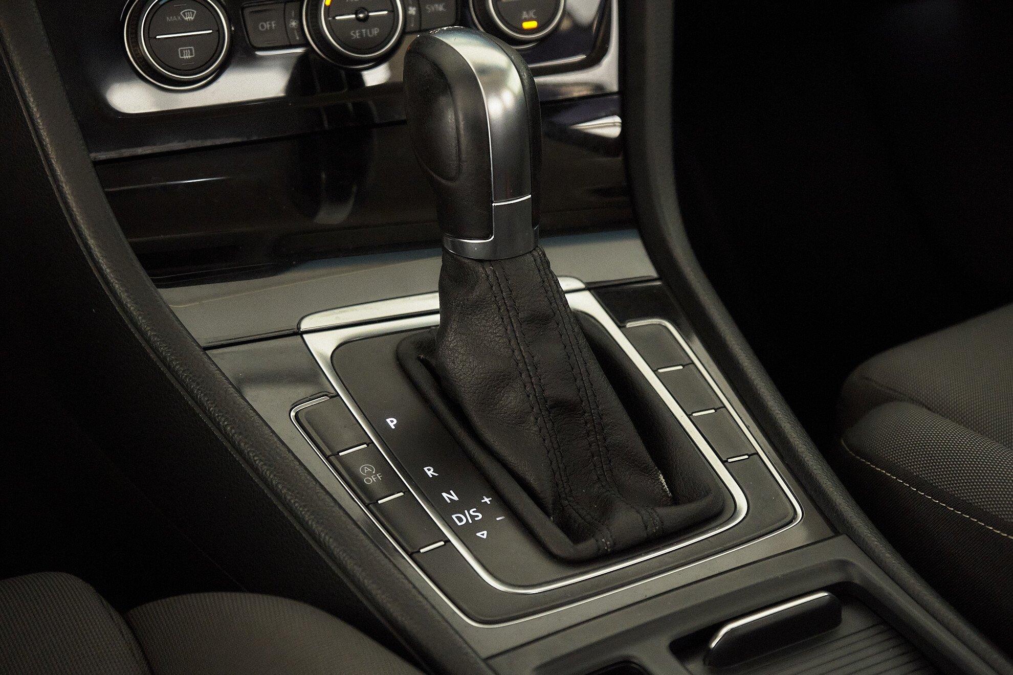 Volkswagen Golf 2013, черный