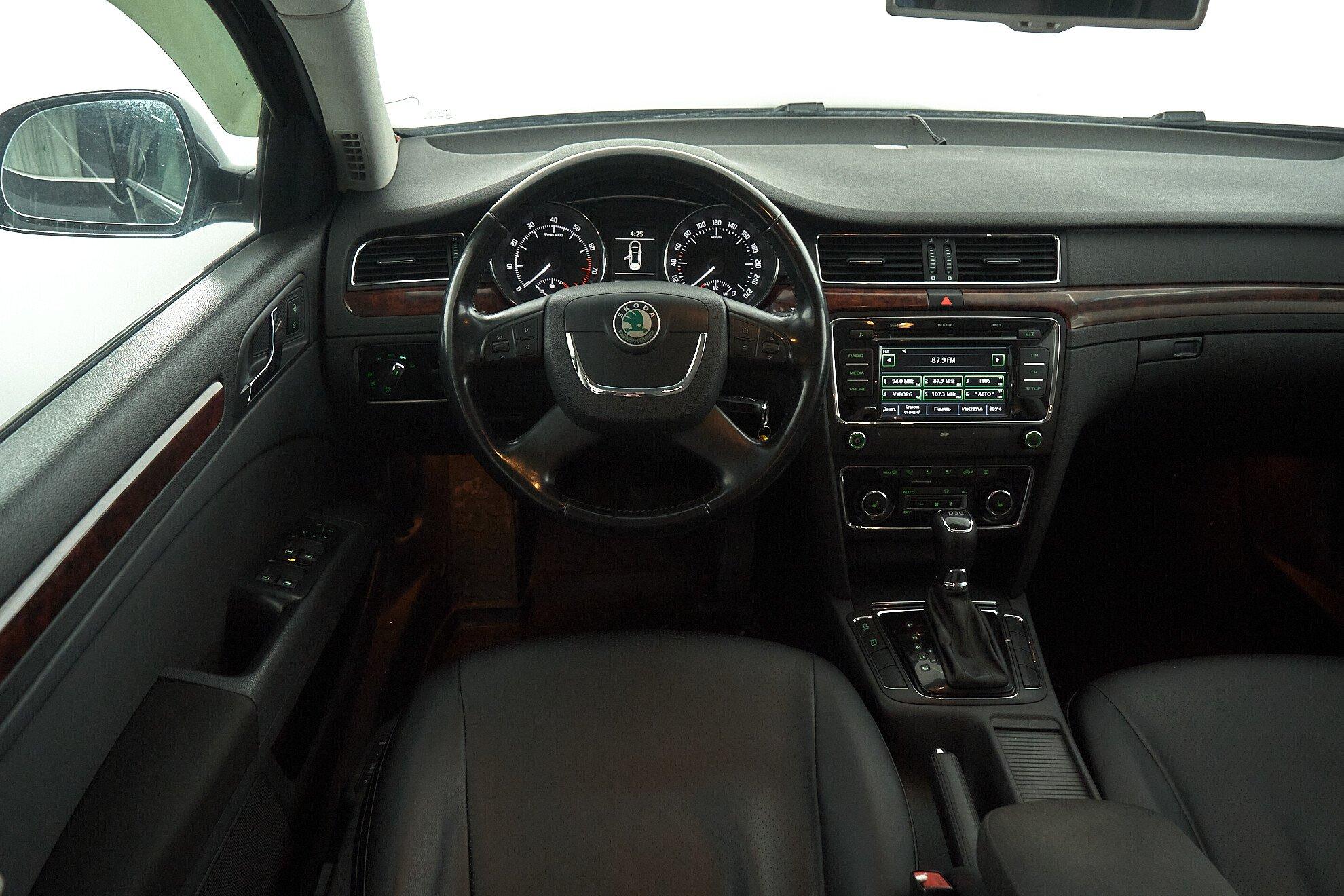 Skoda Superb 2009, черный