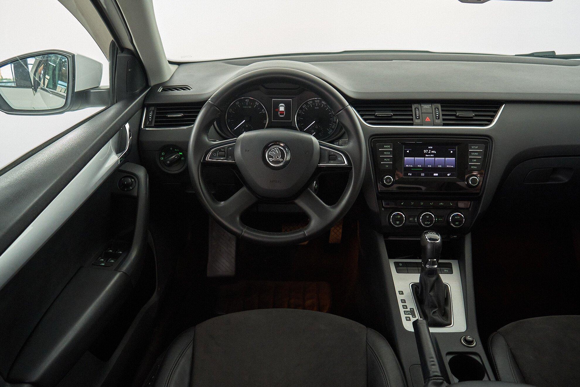 Skoda Octavia 2016, белый