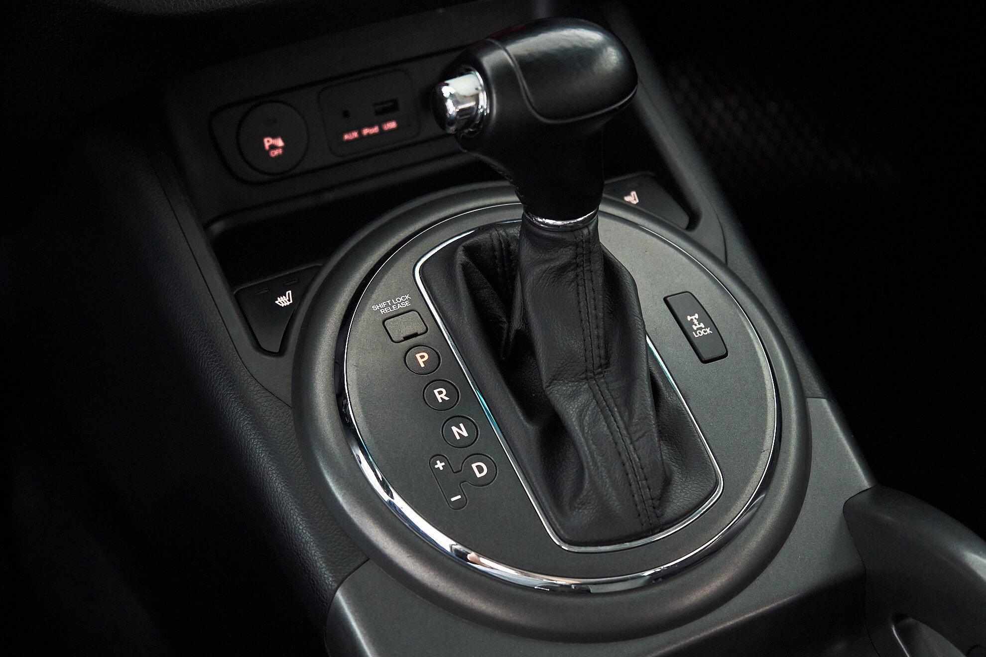 Kia Sportage 2011, оранжевый