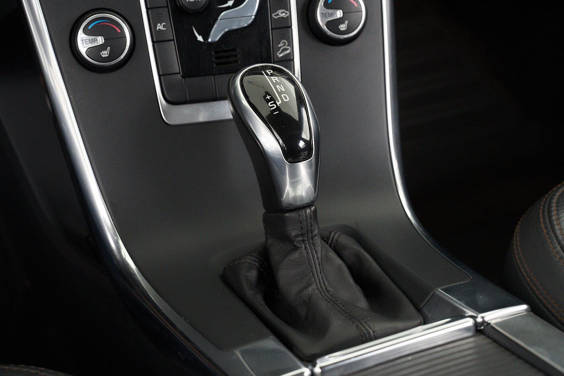 Volvo XC60 2014, белый