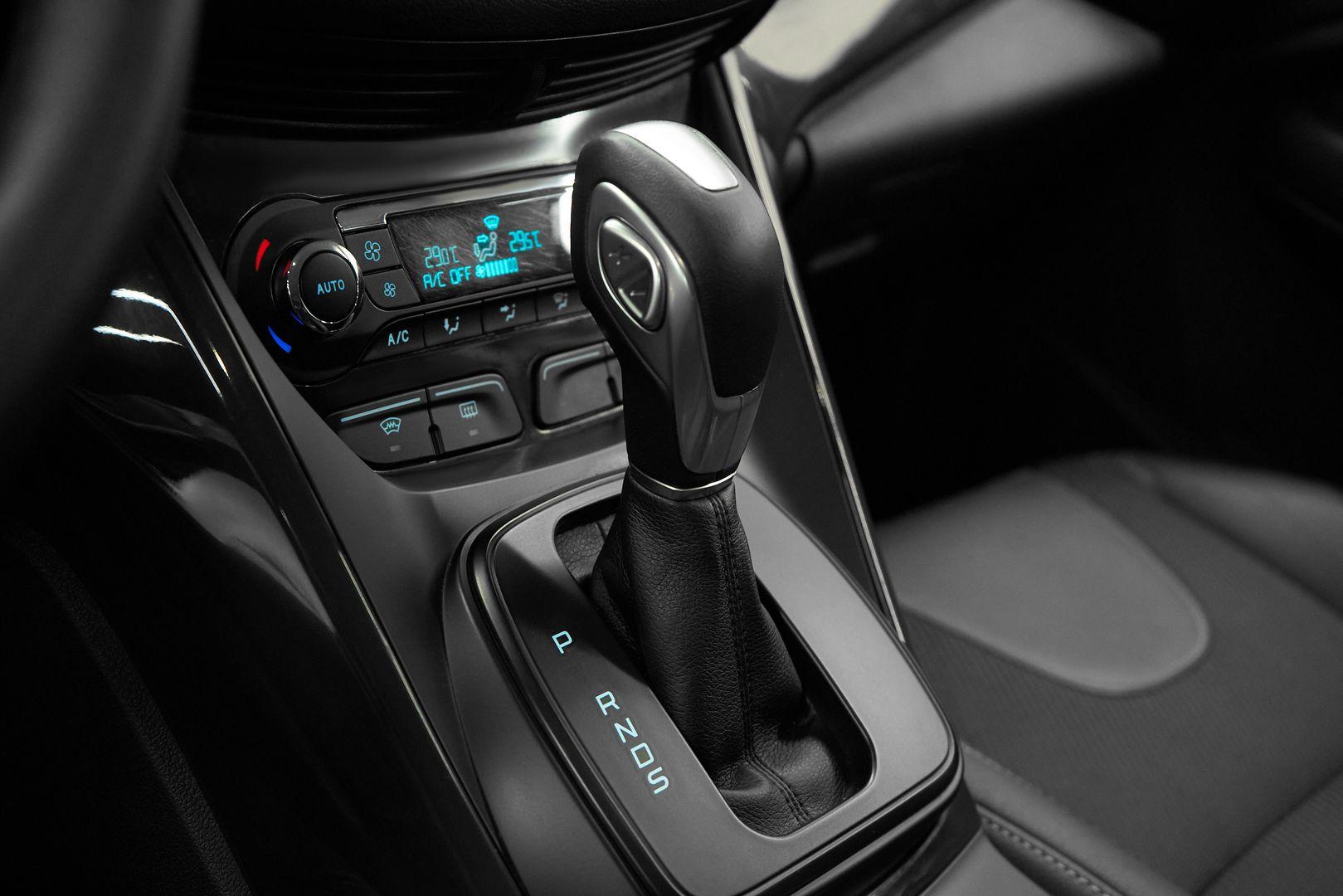 Ford Kuga 2015, белый
