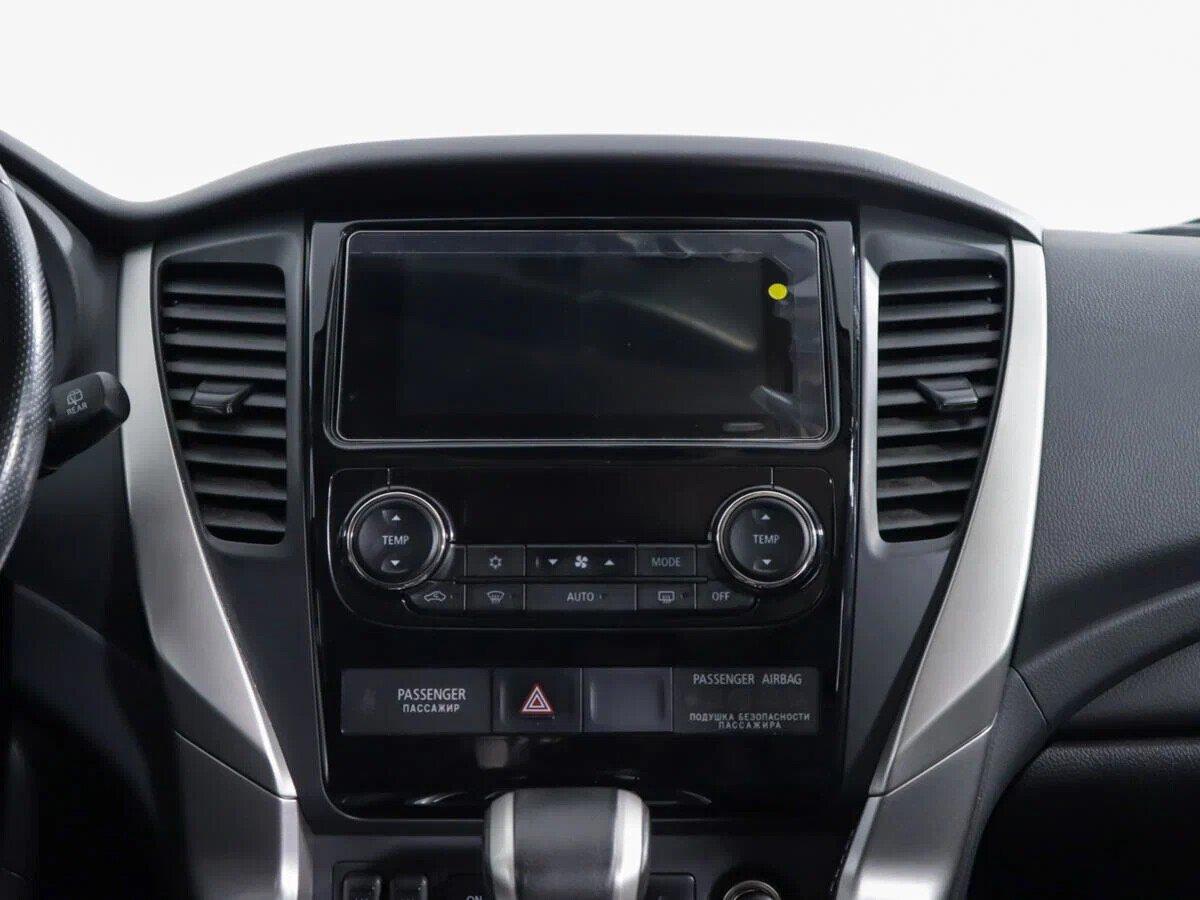 Mitsubishi Pajero Sport 2020, серый