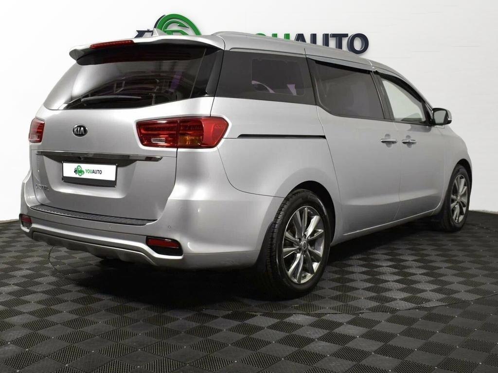 Kia Carnival 2016, серый