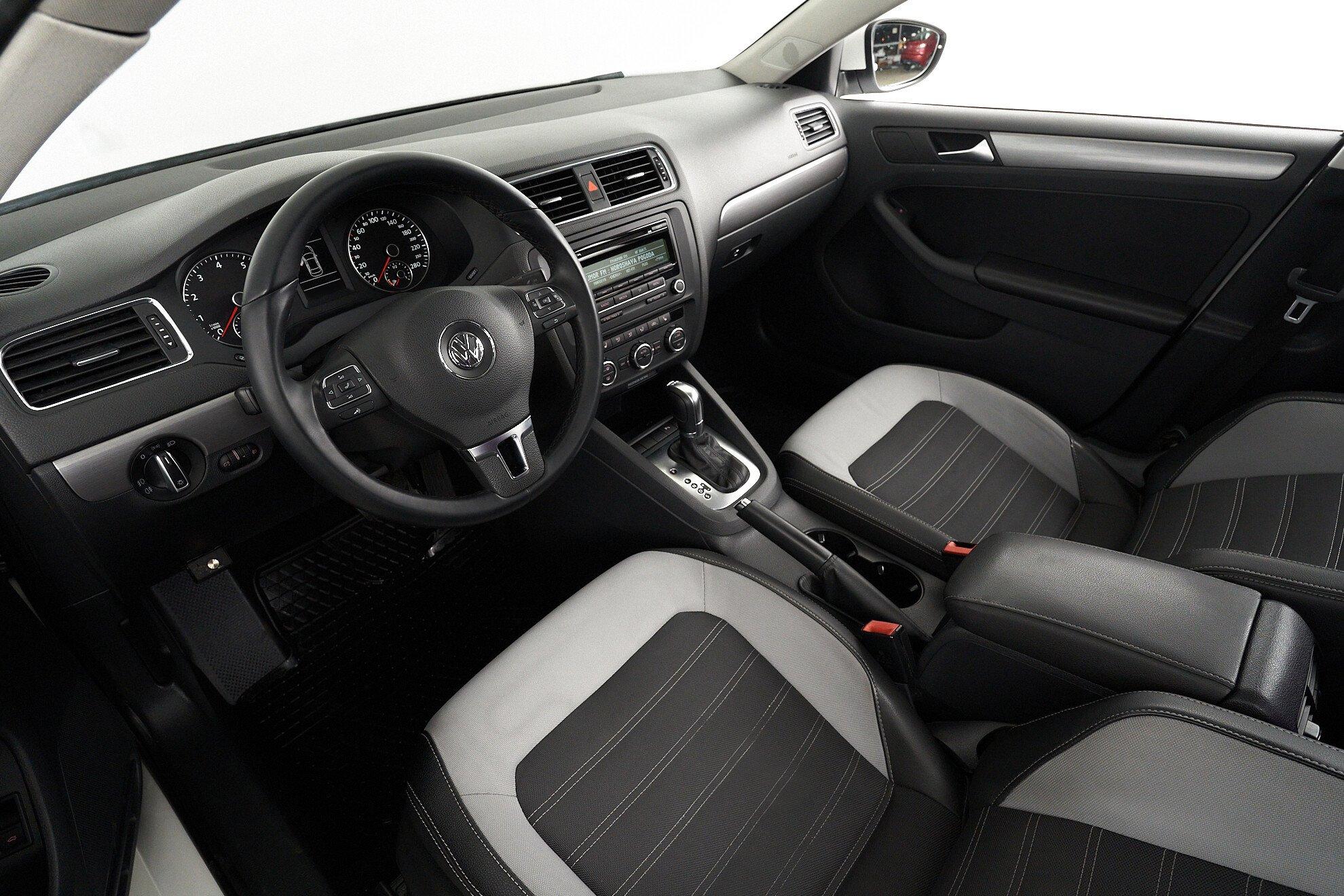 Volkswagen Jetta 2014, белый