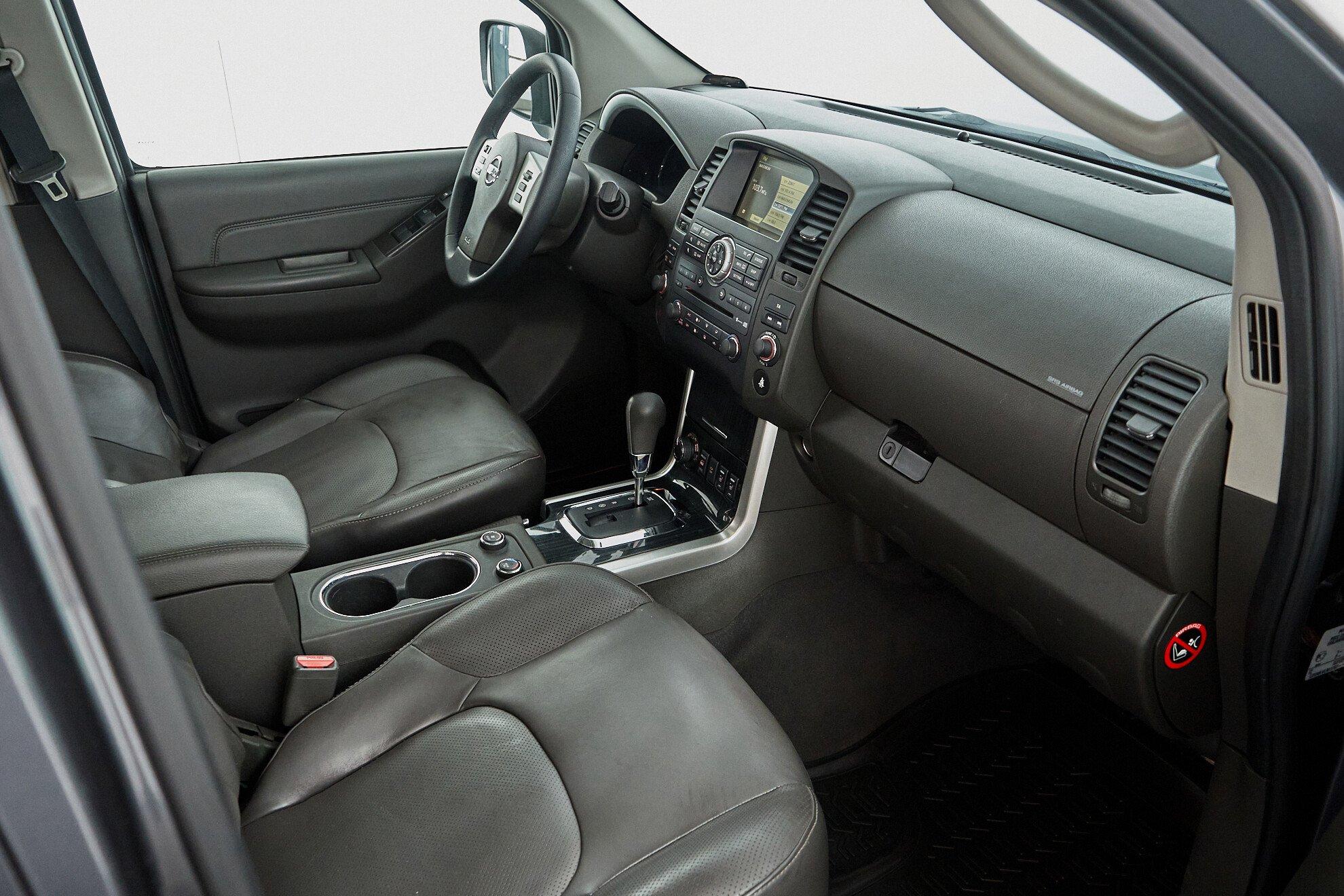 Nissan Pathfinder 2013, серый