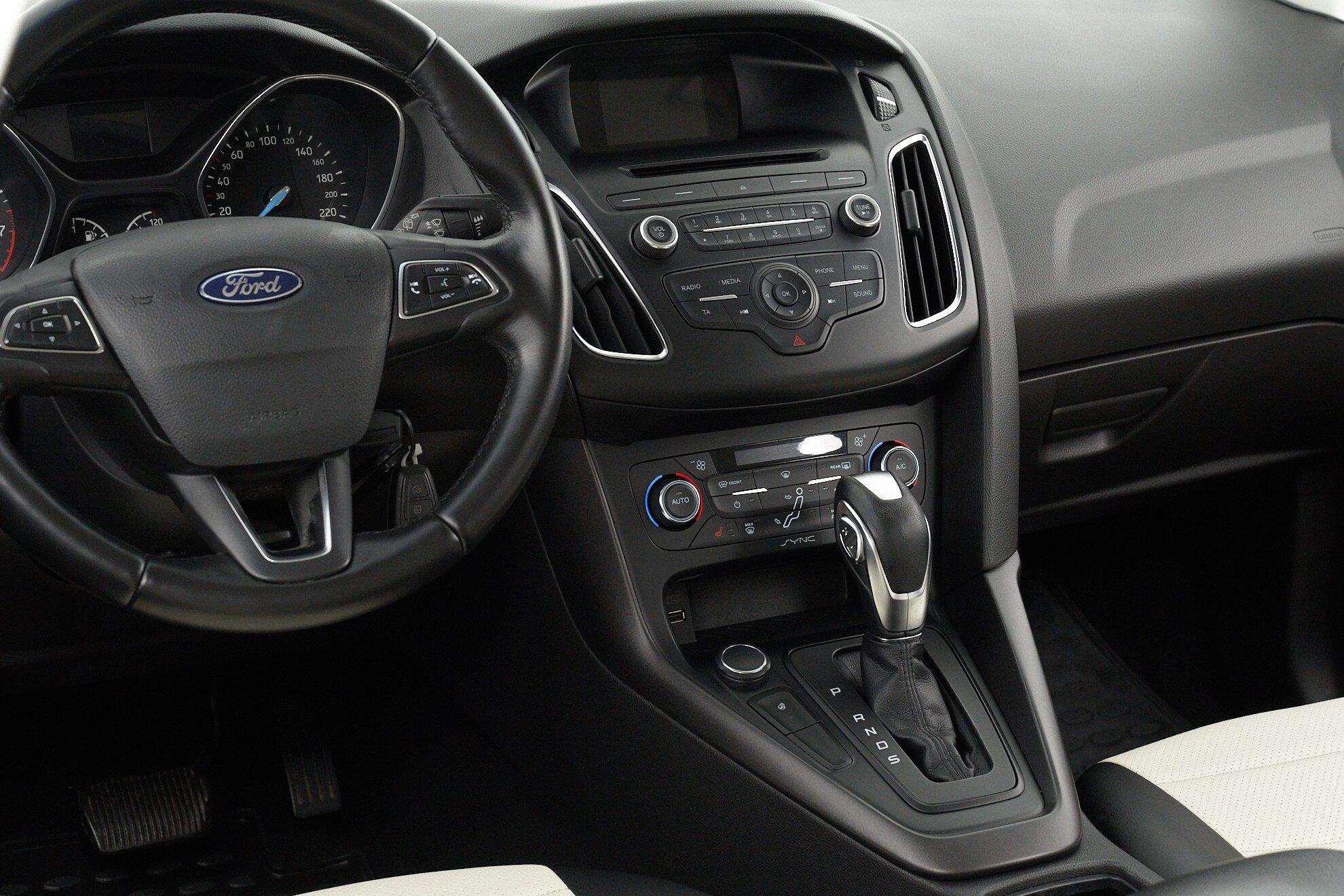 Ford Focus 2018, белый