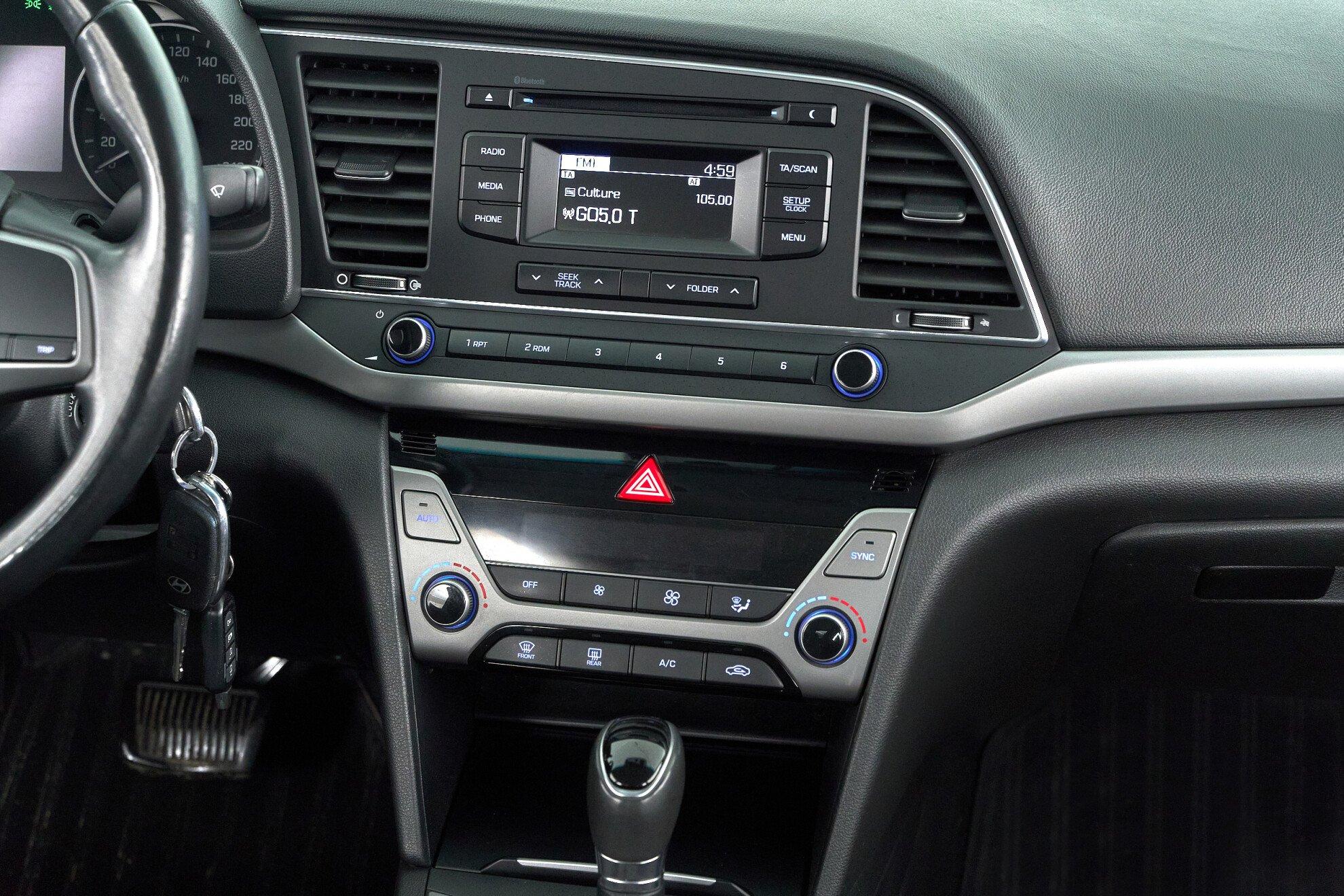 Hyundai Elantra 2018, синий