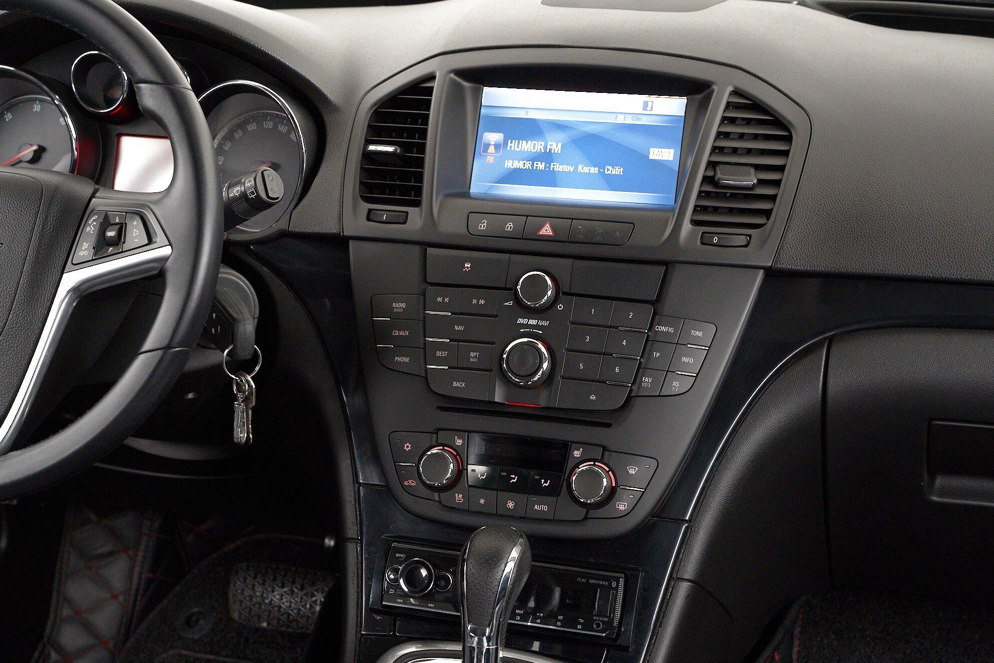 Opel Insignia 2011, серый