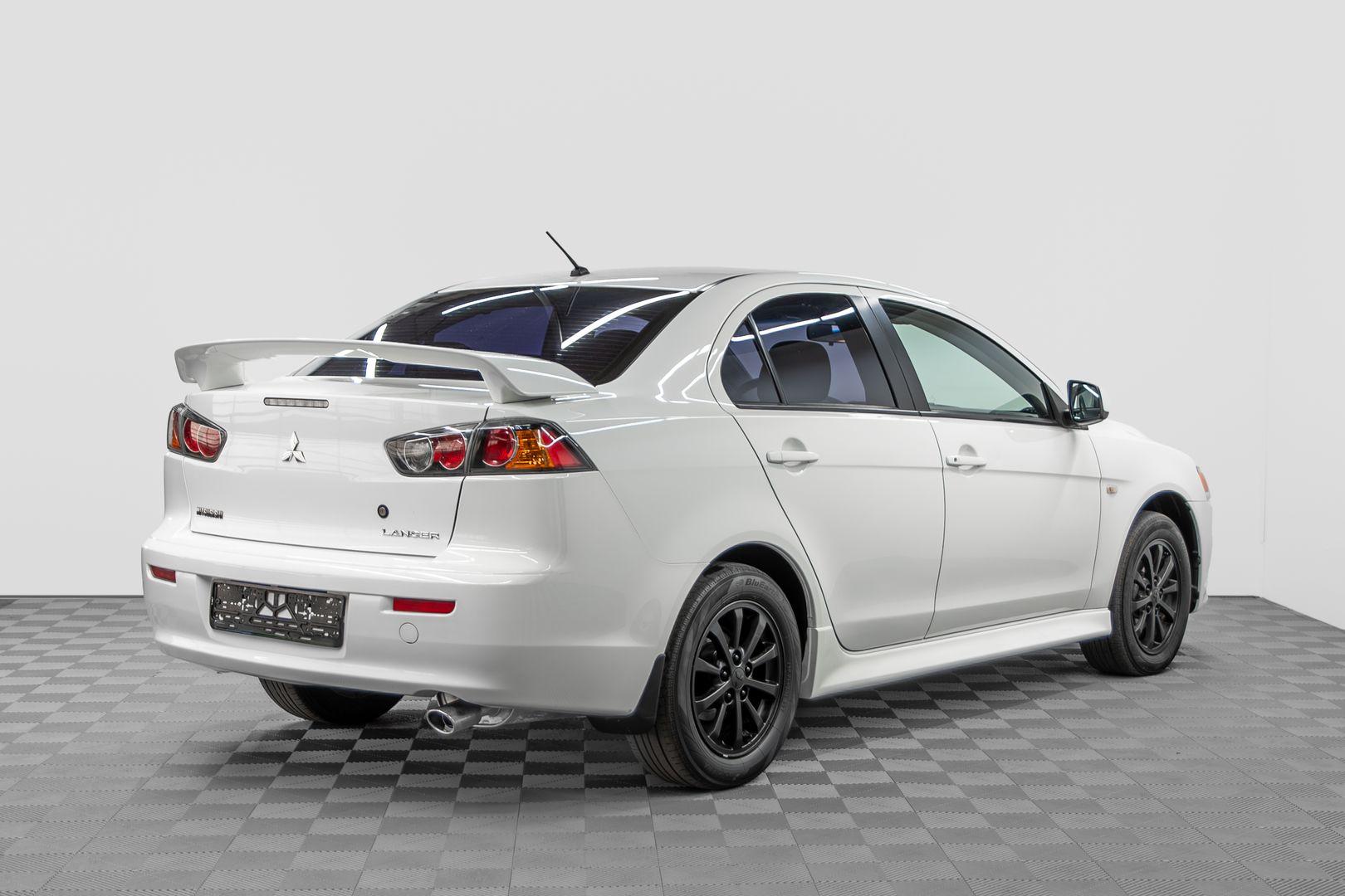 Mitsubishi Lancer 2012, белый