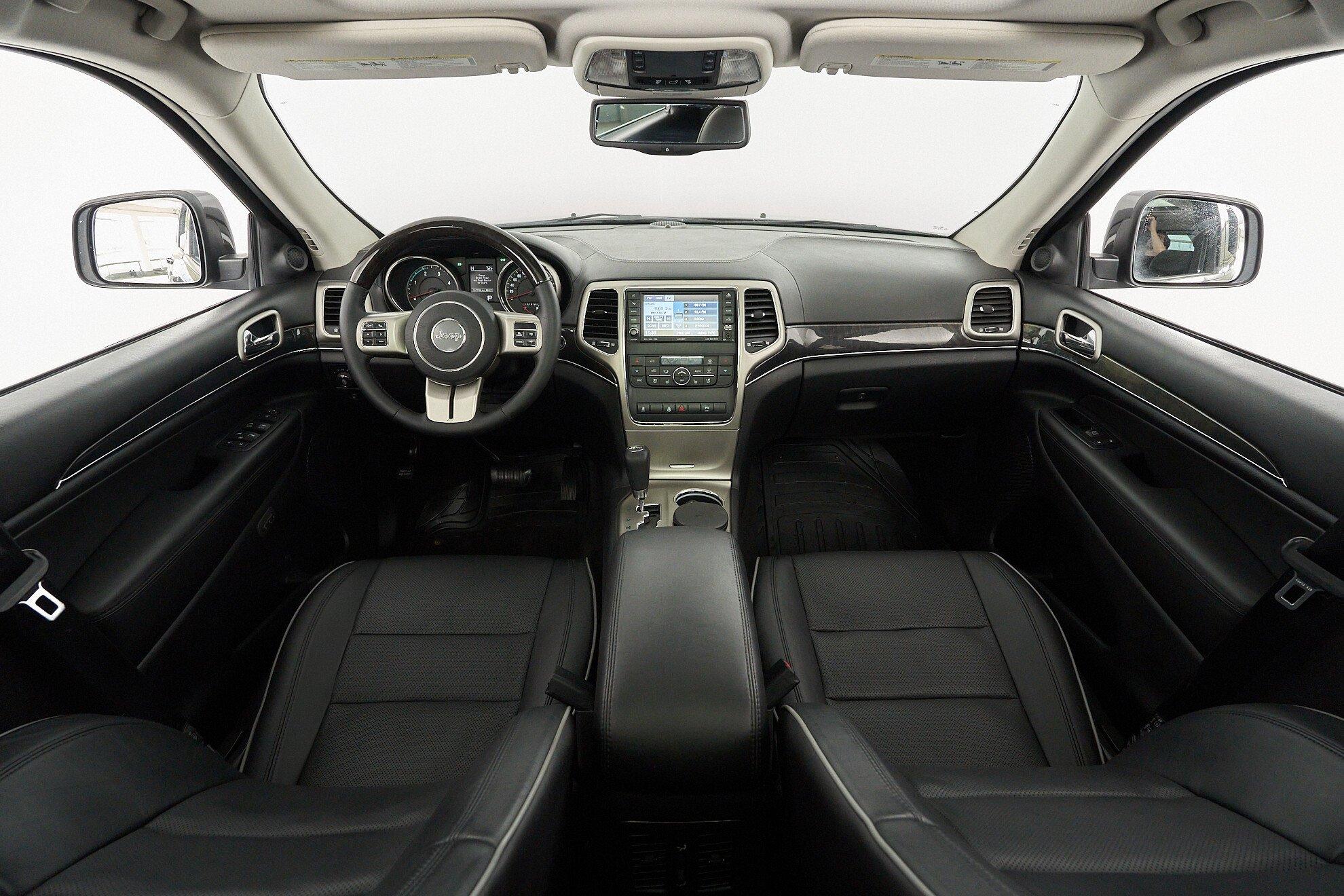 Jeep Grand Cherokee 2011, серый