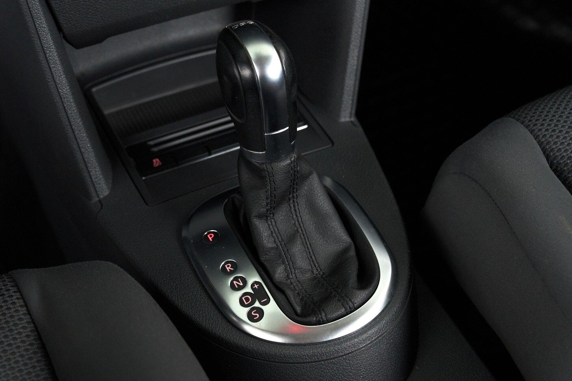 Volkswagen Touran 2012, черный