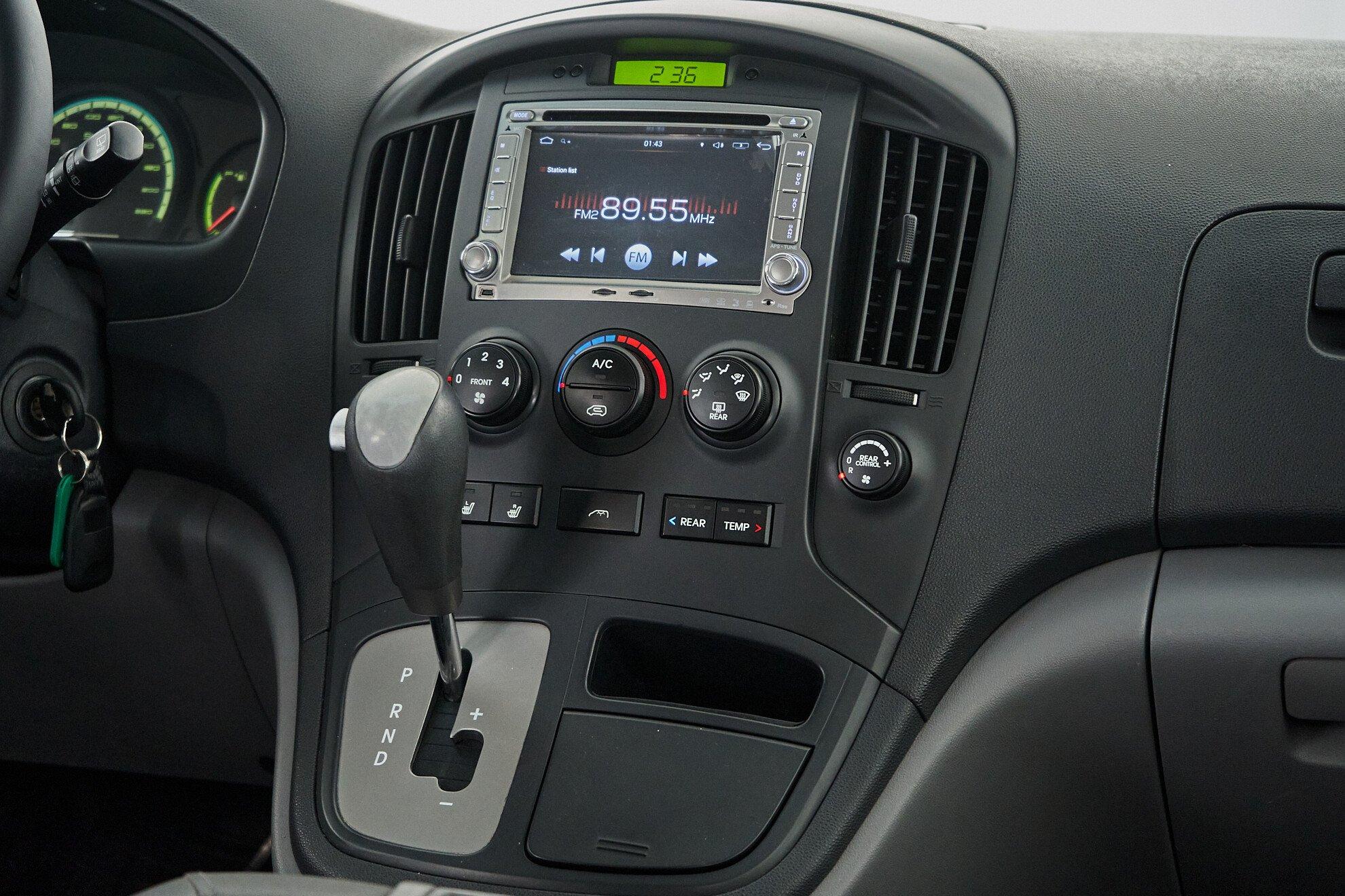 Hyundai Grand Starex 2010, серебряный