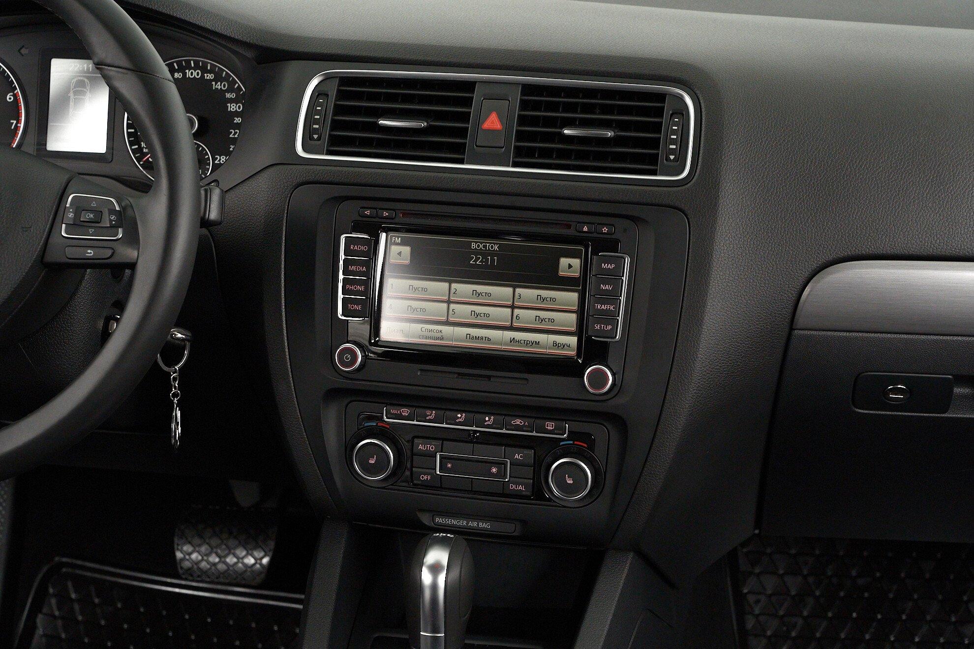 Volkswagen Jetta 2011, черный