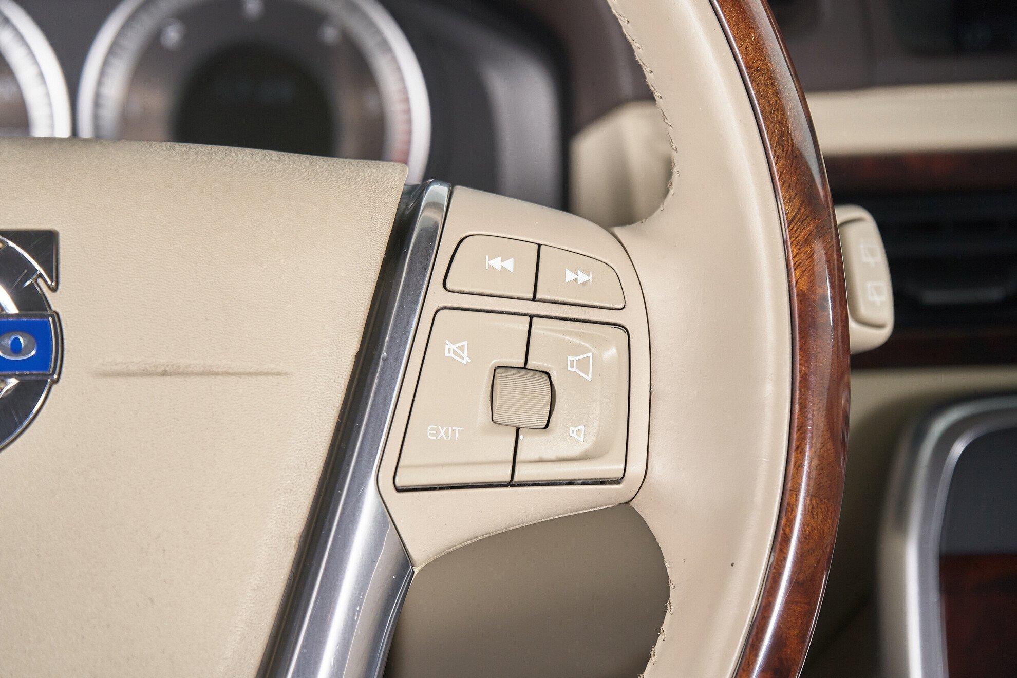 Volvo XC70 2012, черный