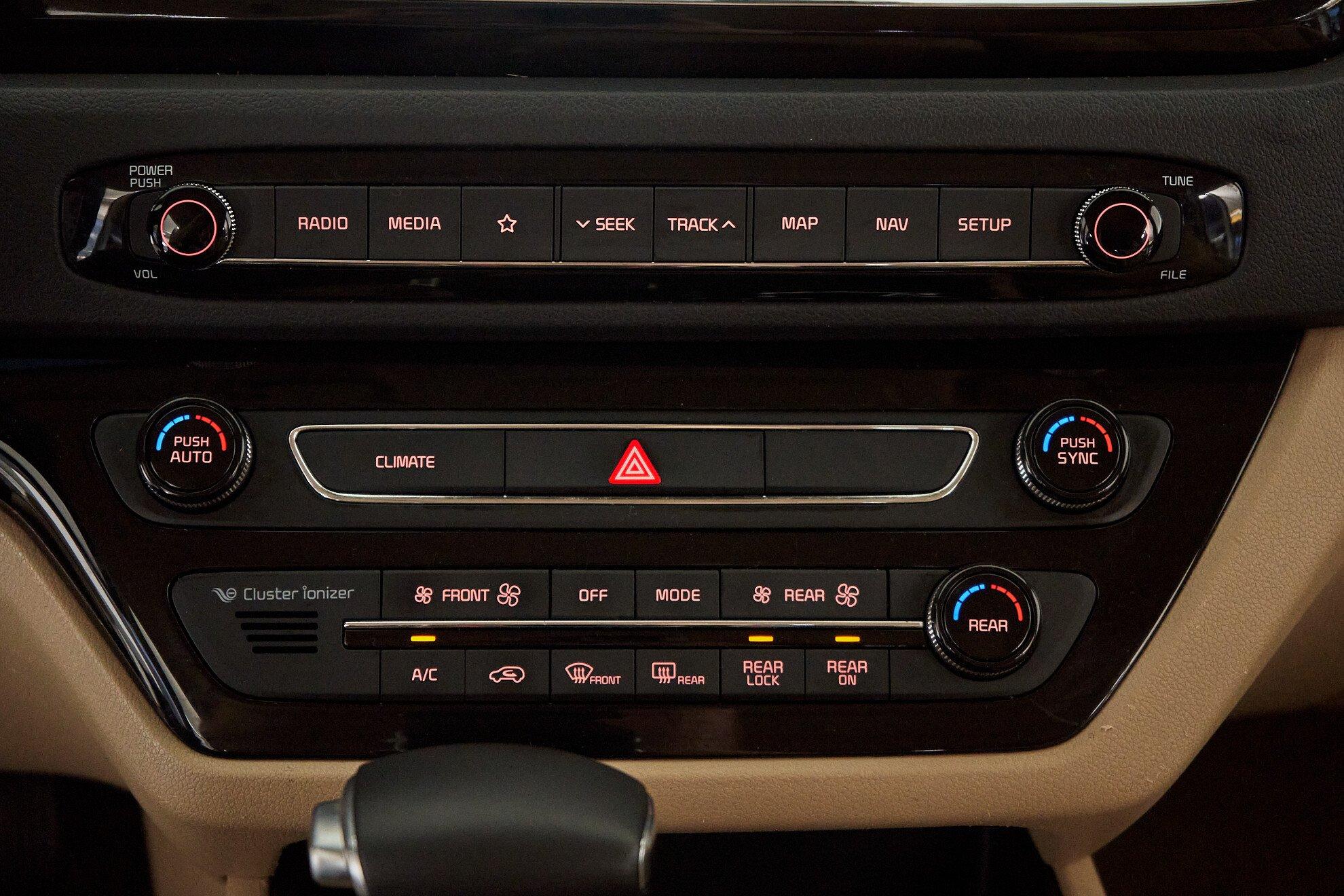 Kia Carnival 2020, белый