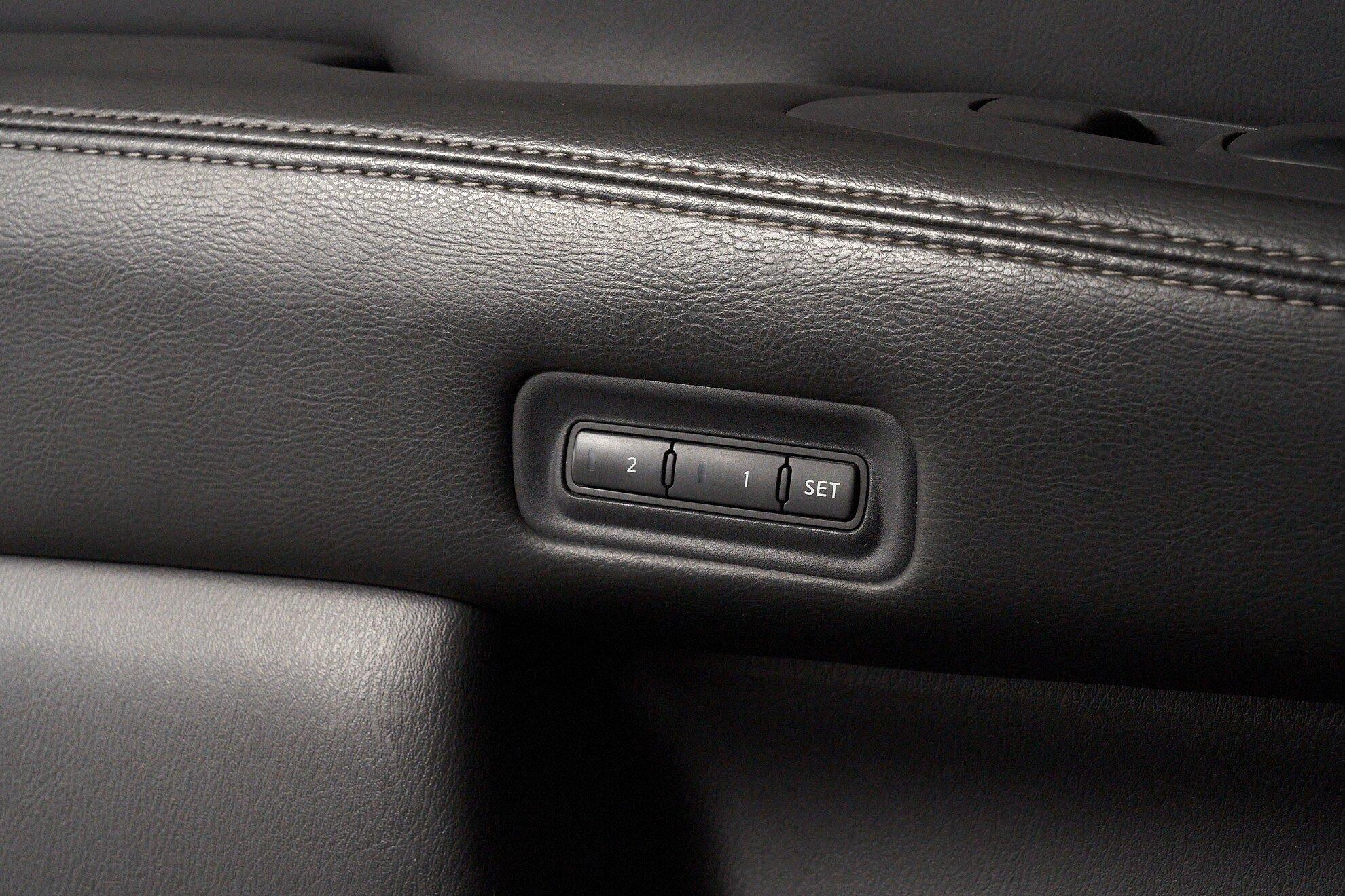 Nissan Pathfinder 2014, черный