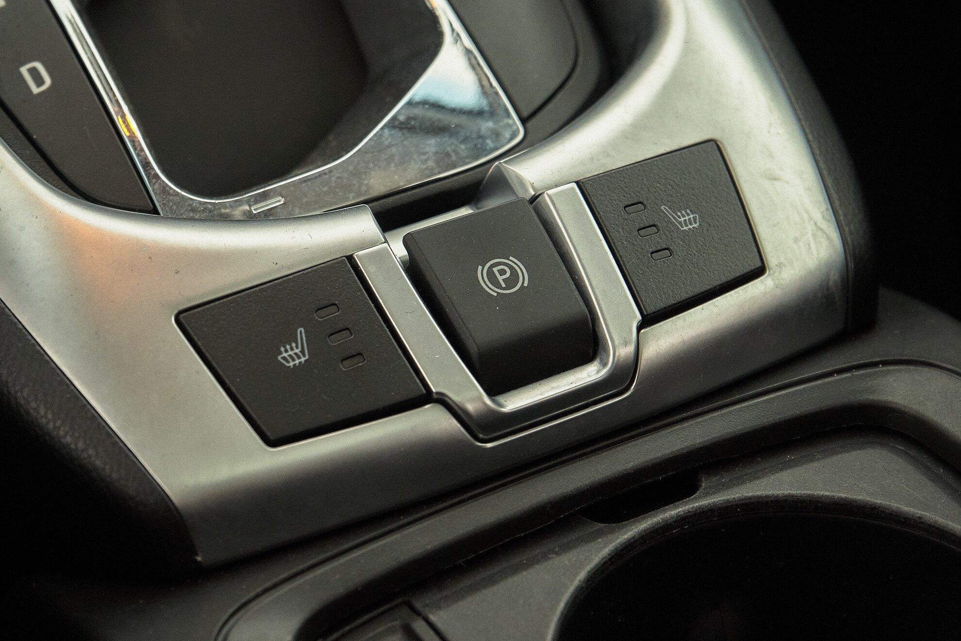 Opel Antara 2013, белый