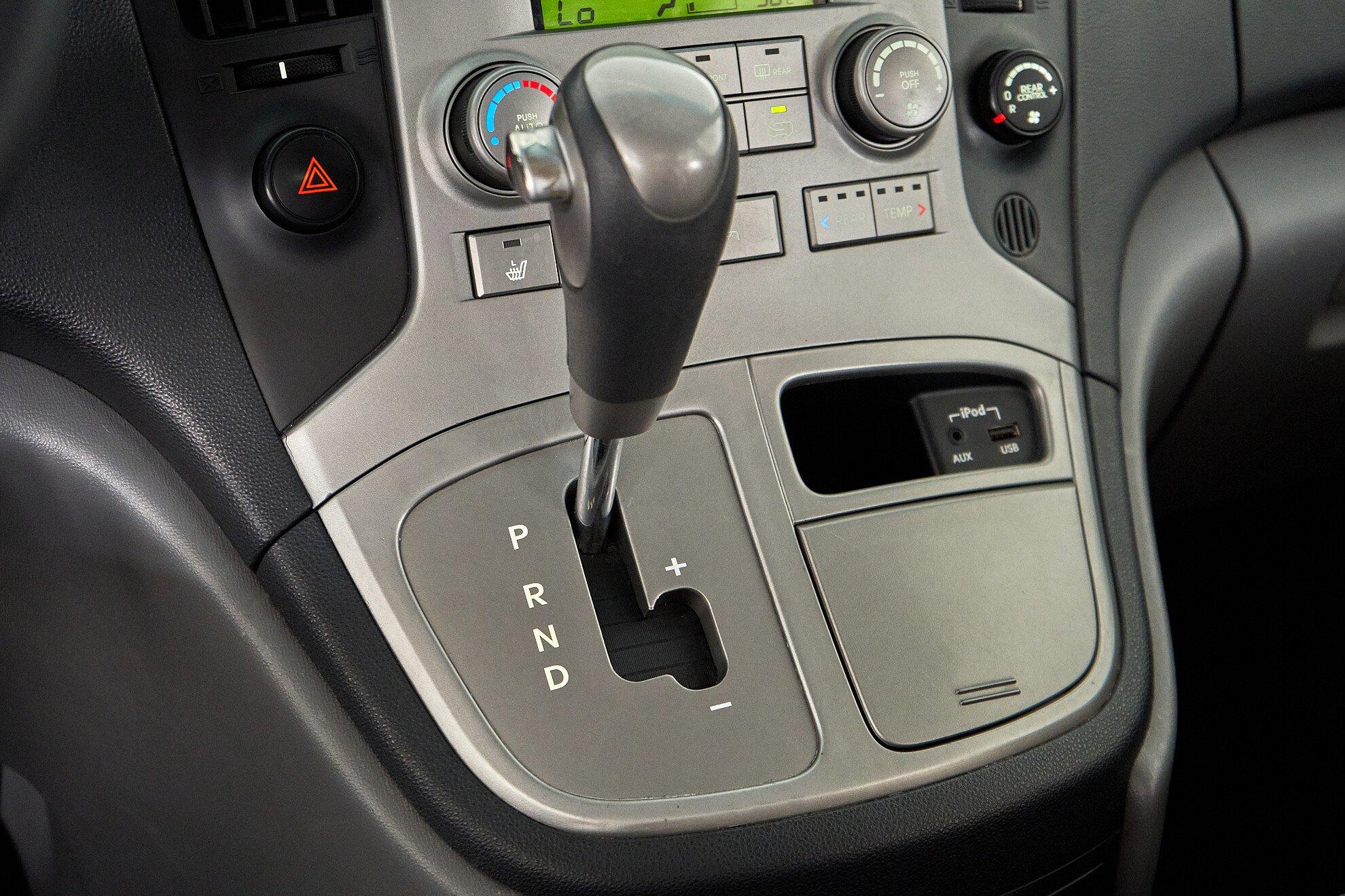 Hyundai Grand Starex 2012, серебряный