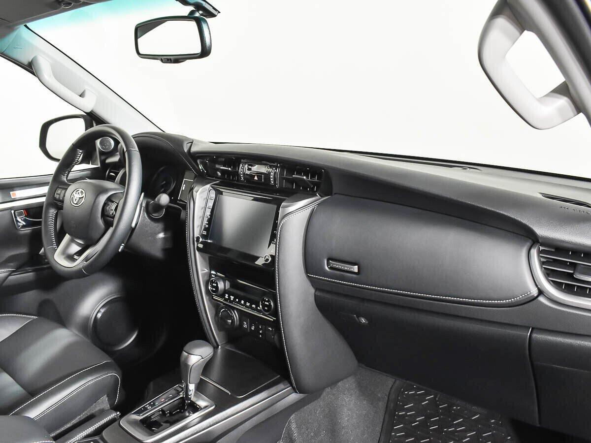 Toyota Fortuner 2021, черный
