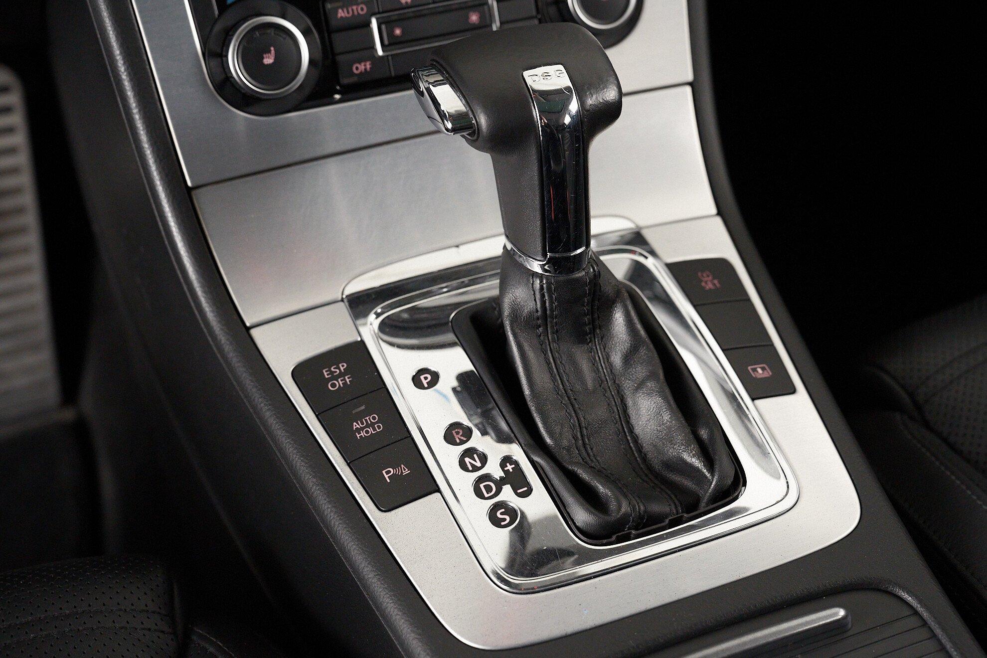 Volkswagen Passat CC 2010, белый