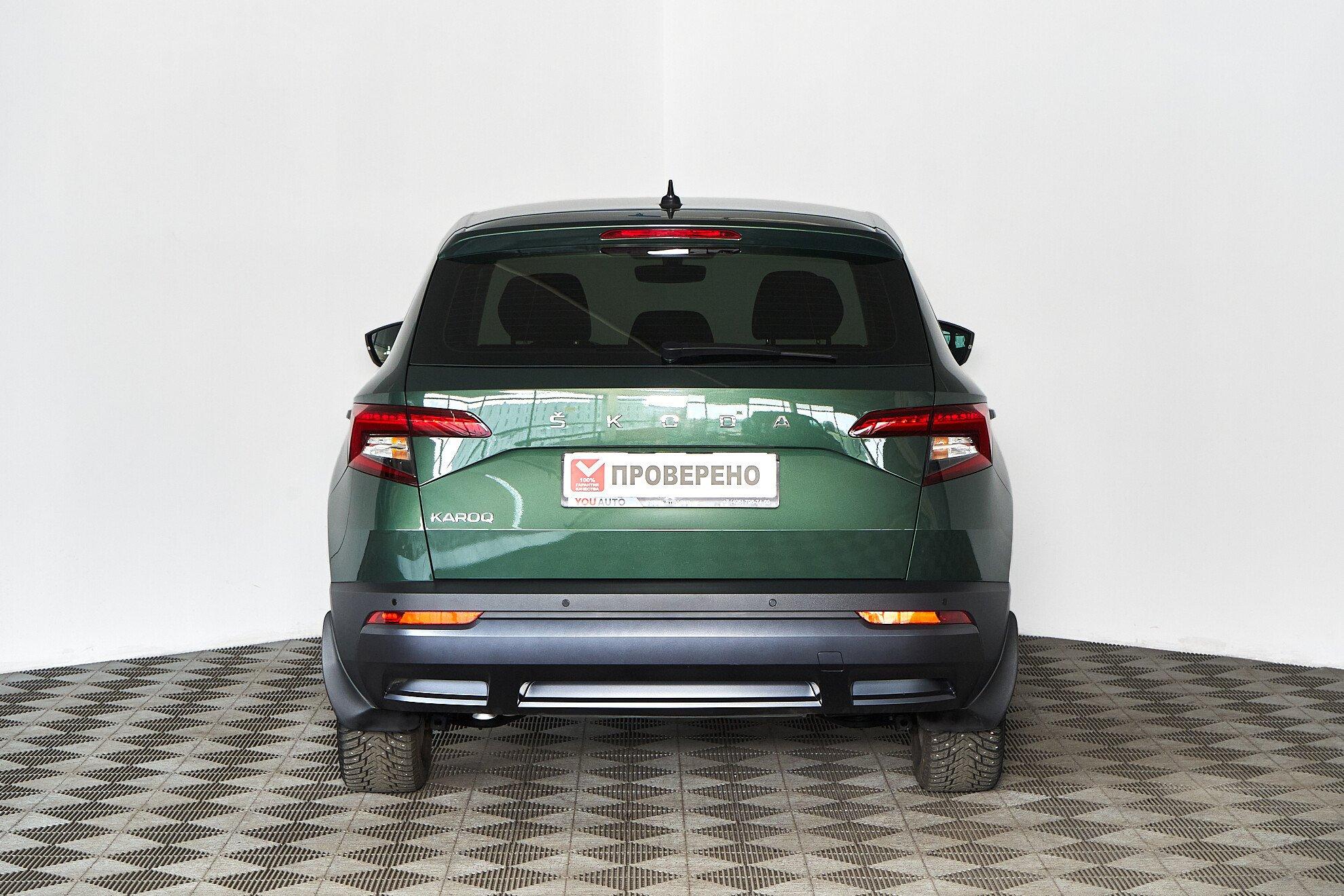 Skoda Karoq 2021, зеленый