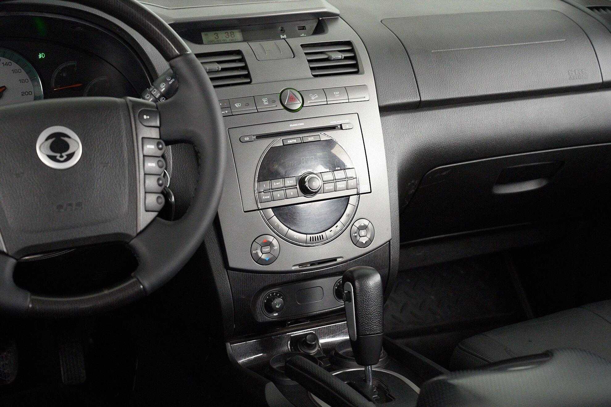 SsangYong Rexton 2012, пурпурный