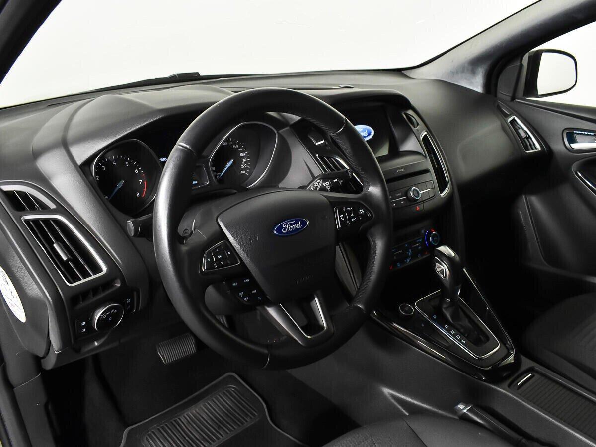 Ford Focus 2018, серый