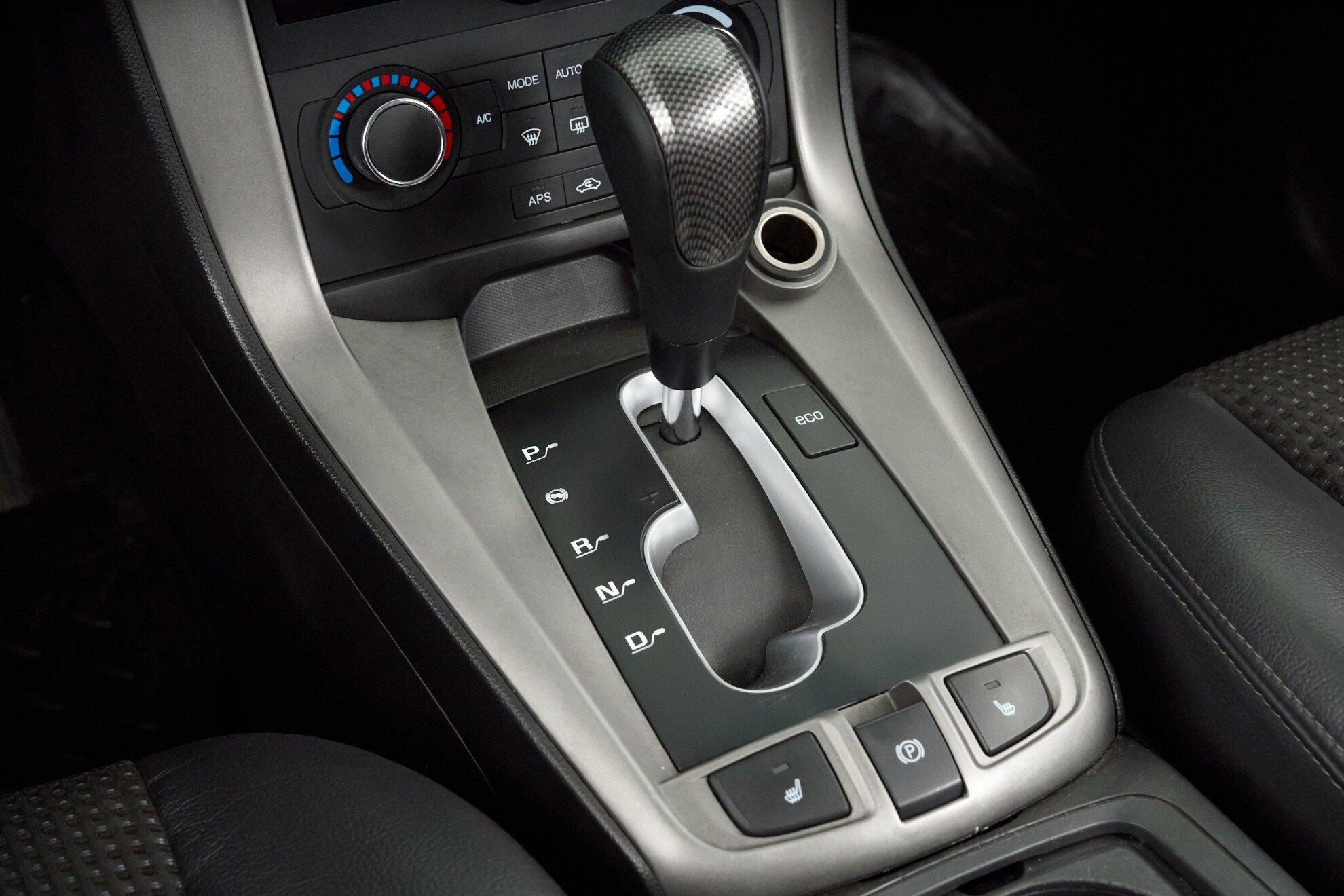 Chevrolet Captiva 2012, белый