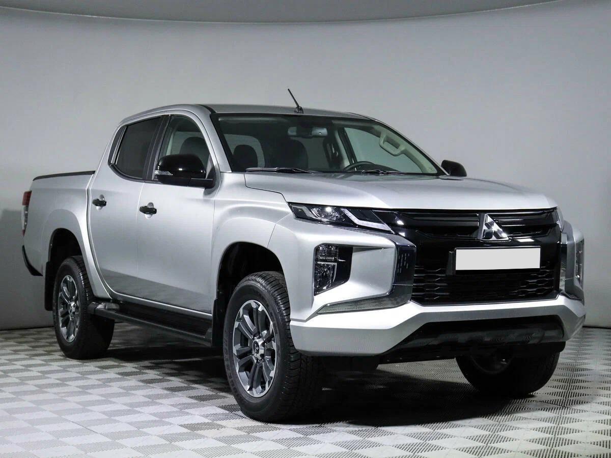 Mitsubishi L200 2023, серебряный