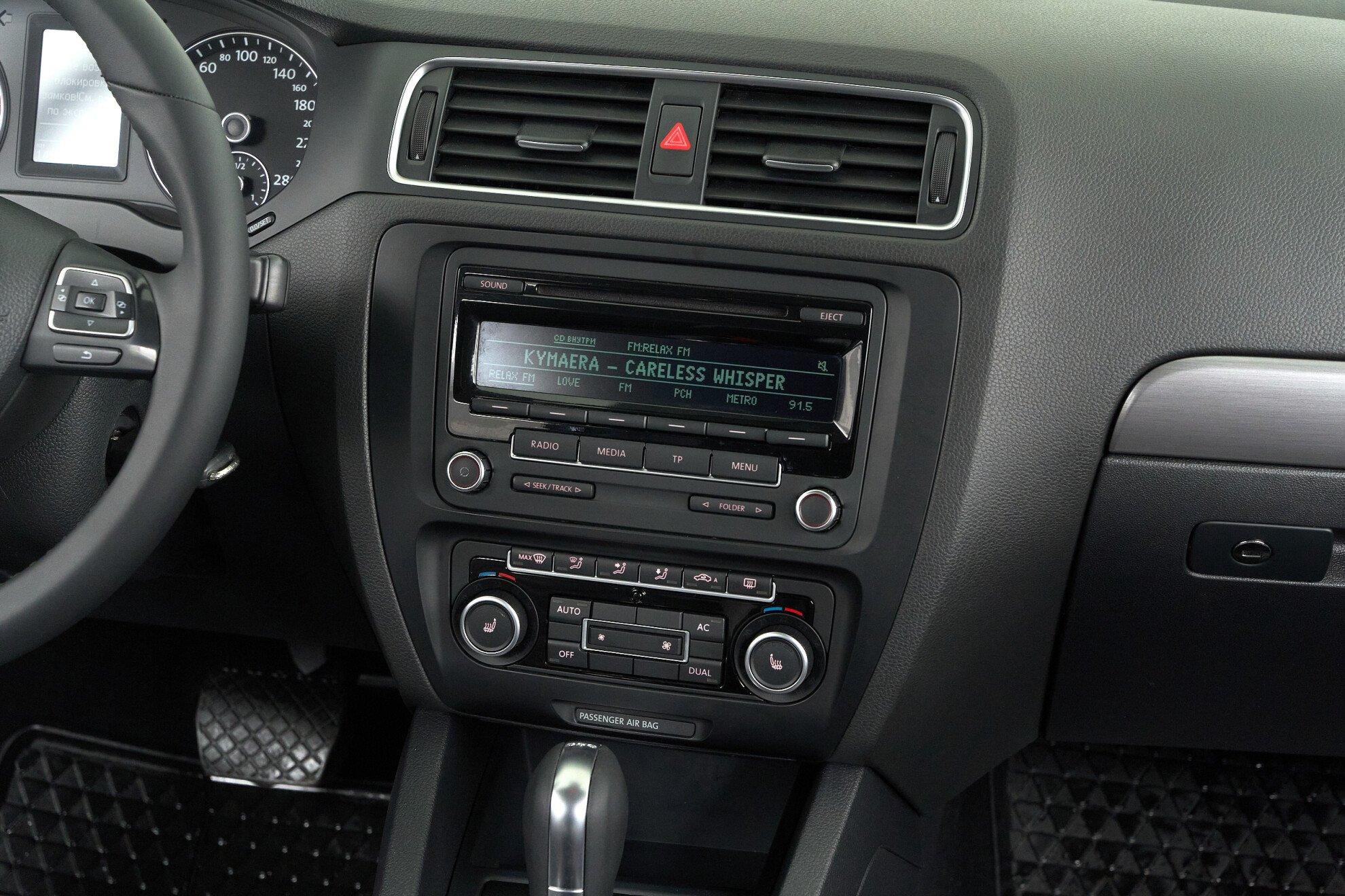 Volkswagen Jetta 2012, белый