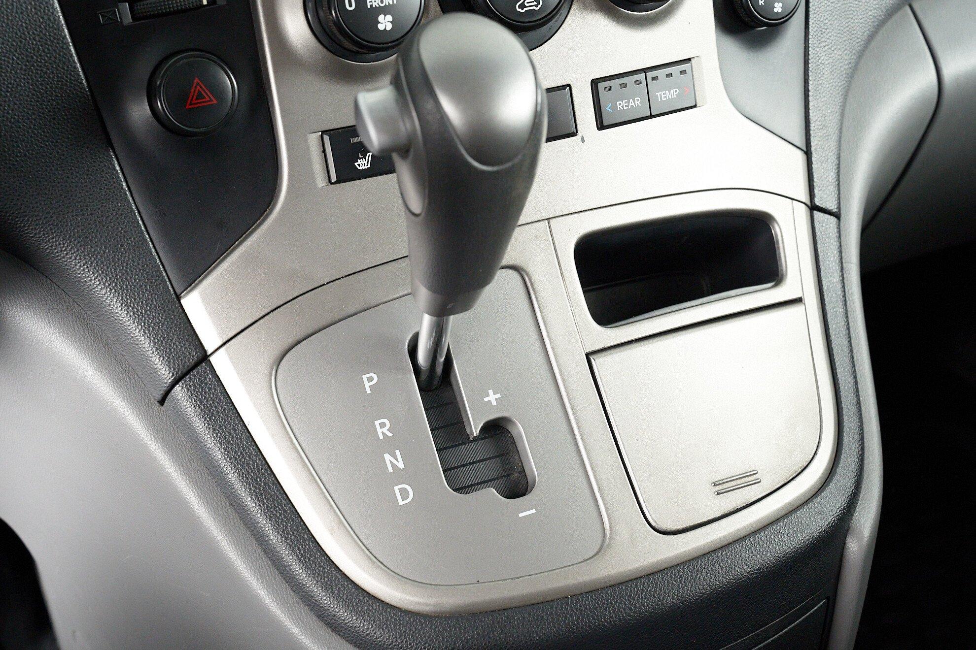 Hyundai Grand Starex 2011, серый