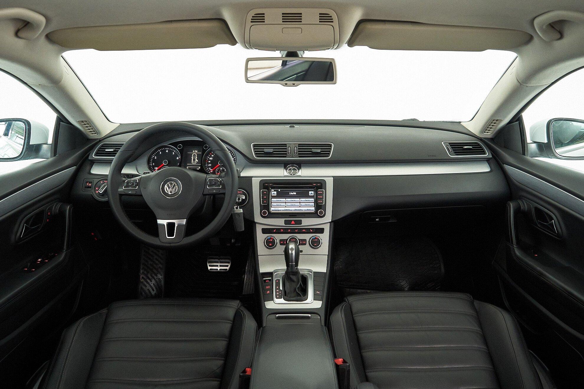 Volkswagen Passat CC 2012, белый