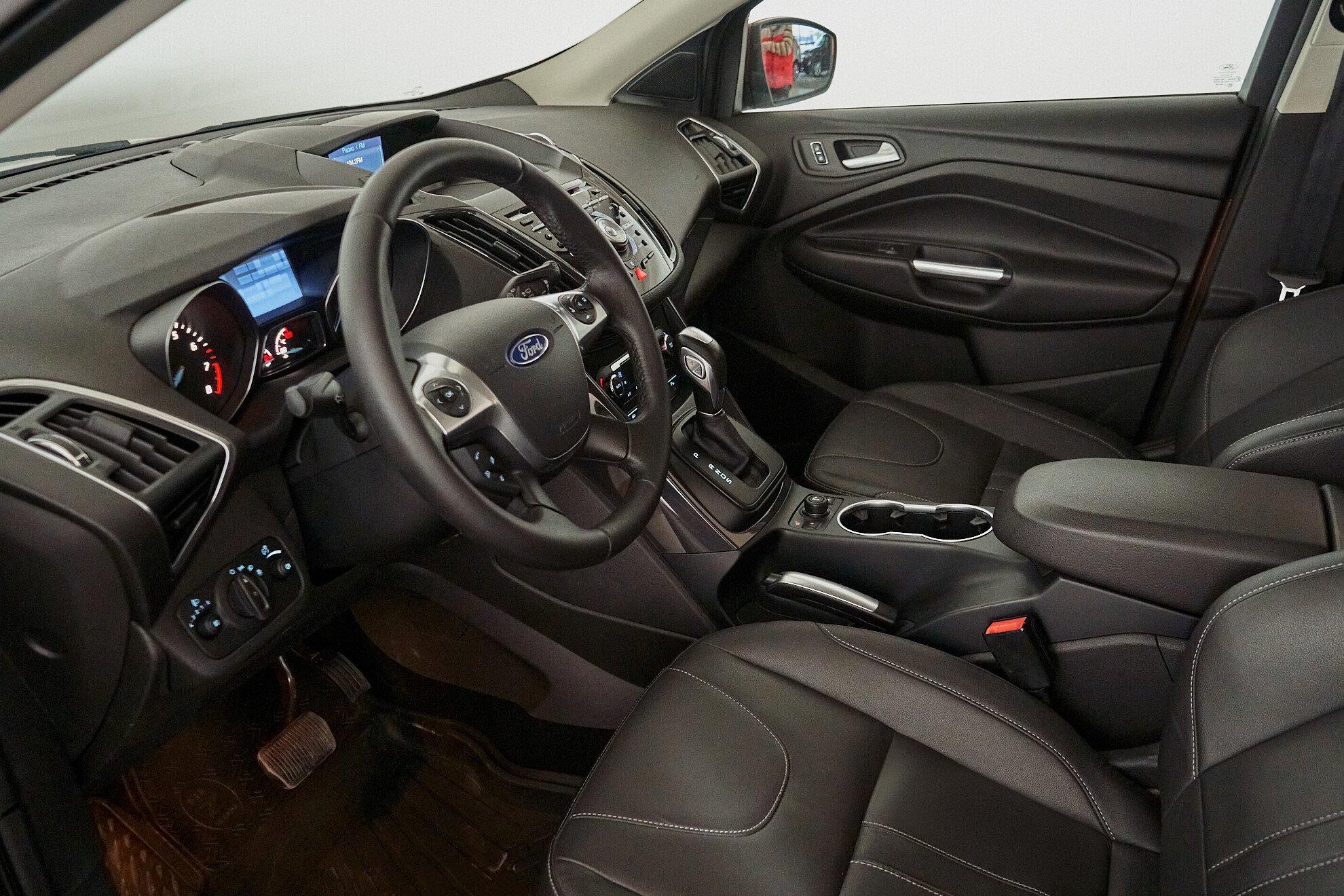 Ford Kuga 2013, коричневый