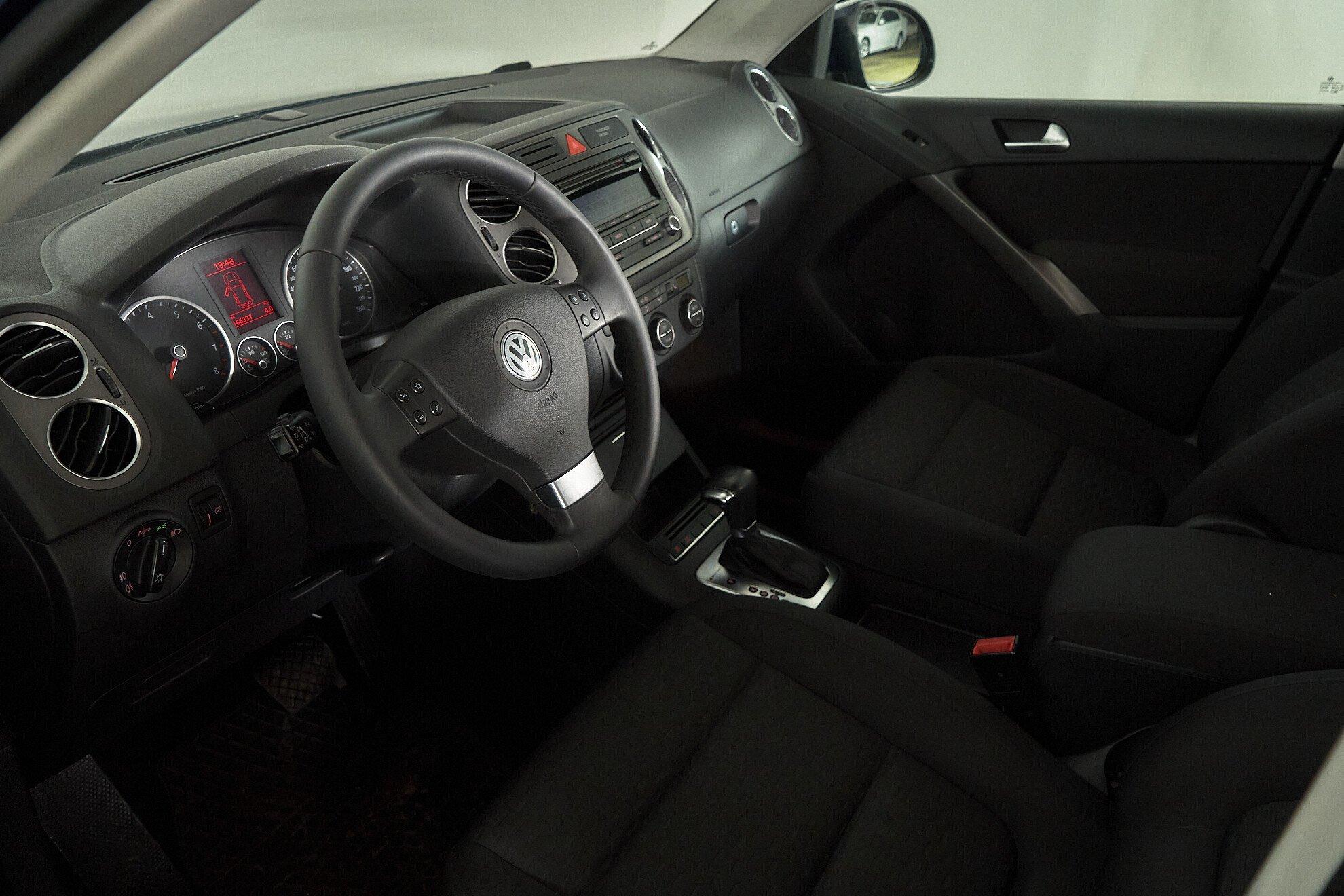 Volkswagen Tiguan 2011, синий