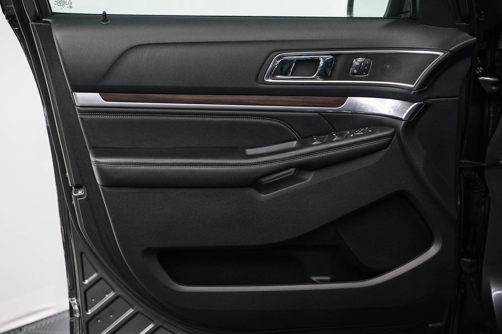 Ford Explorer 2016, серый