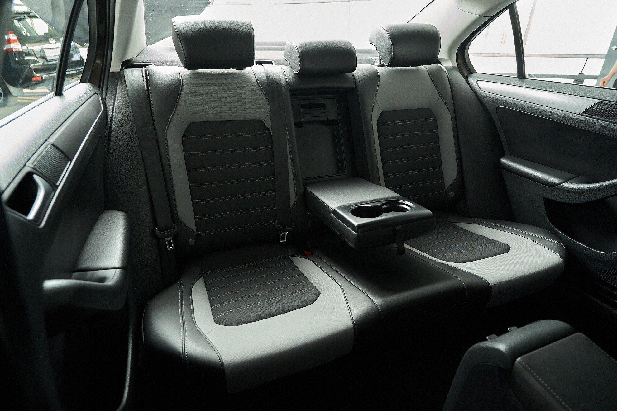 Volkswagen Jetta 2012, коричневый
