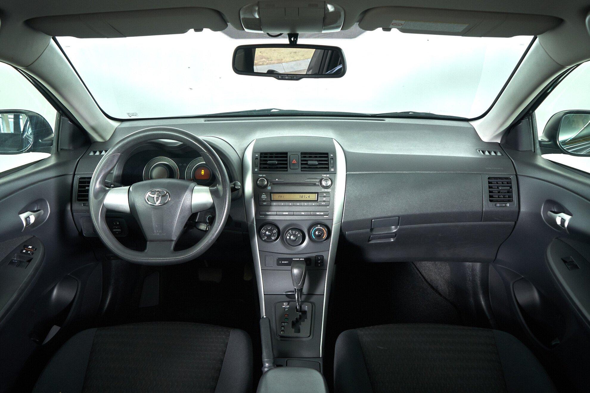 Toyota Corolla 2012, черный
