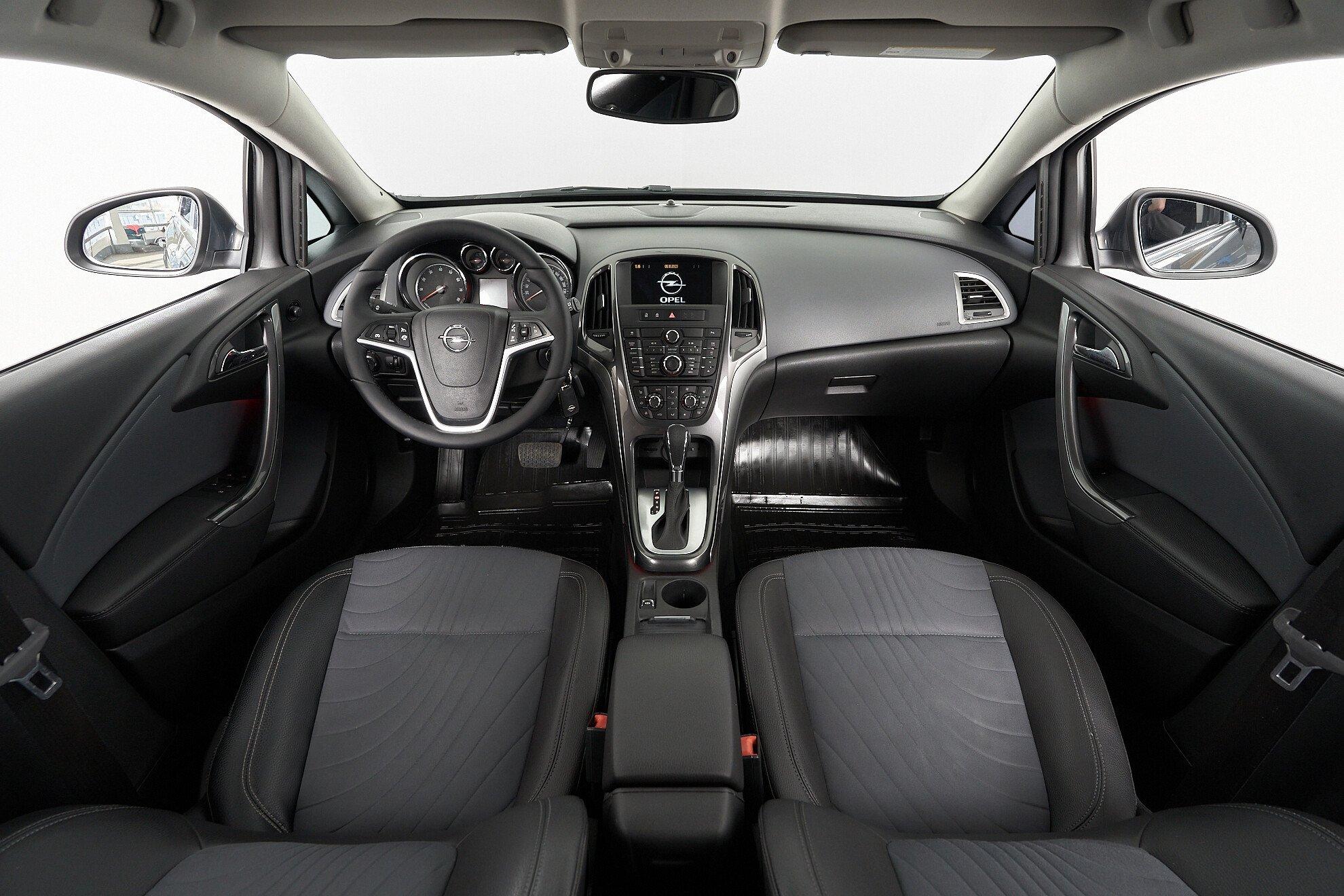 Opel Astra 2013, серый