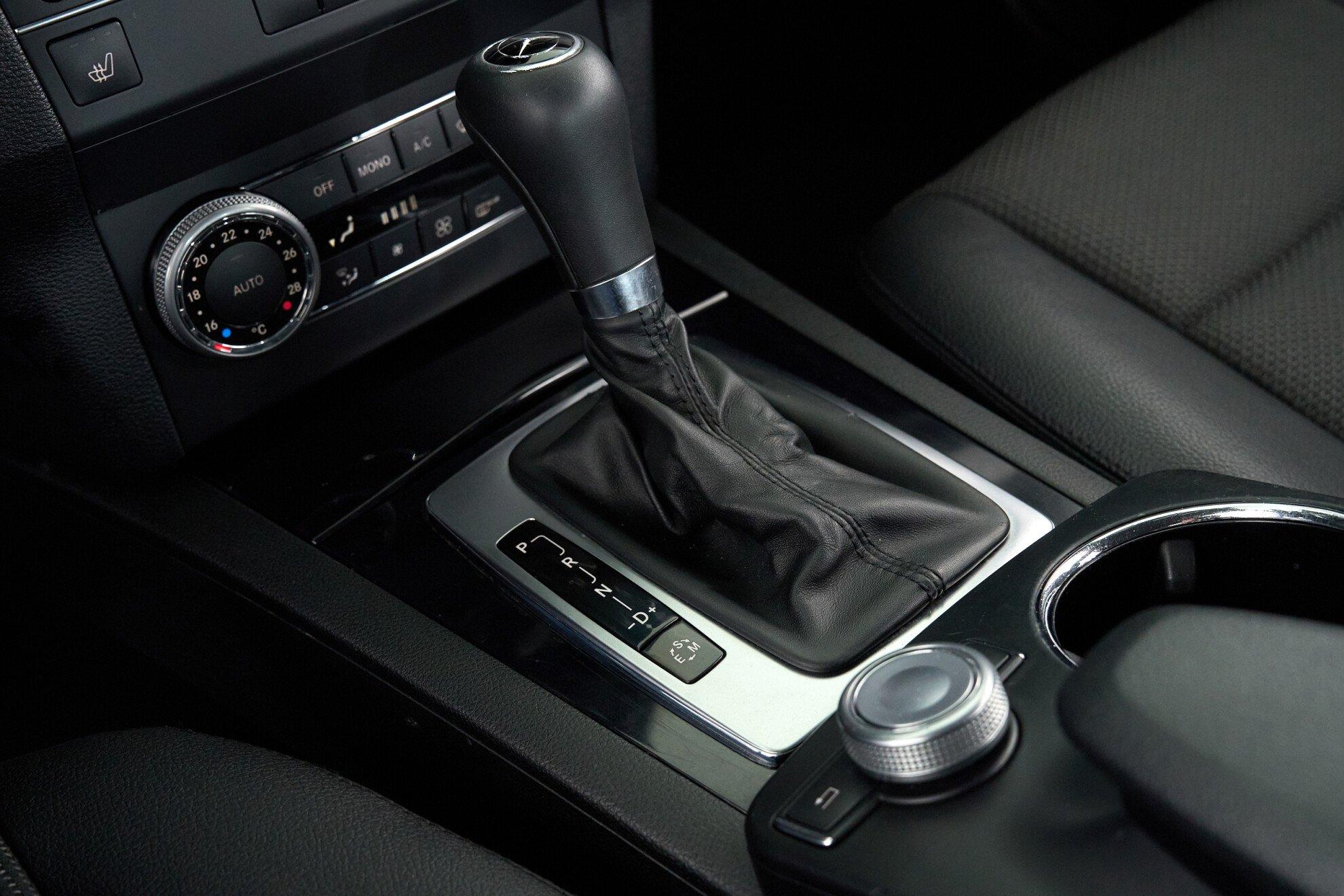 Mercedes-Benz GLK-Класс 2012, белый