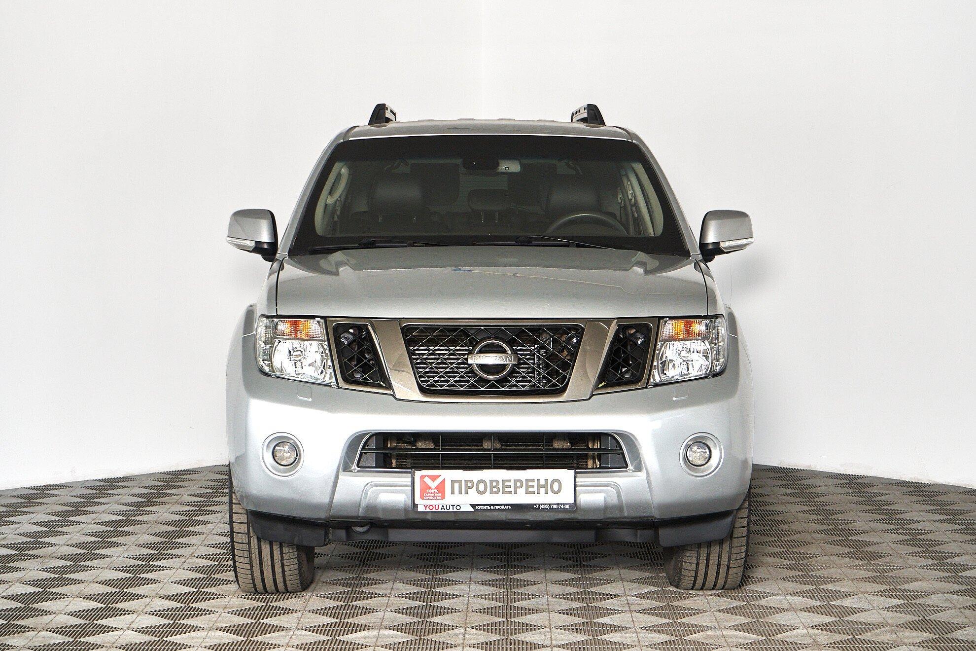 Nissan Pathfinder 2011, серебряный