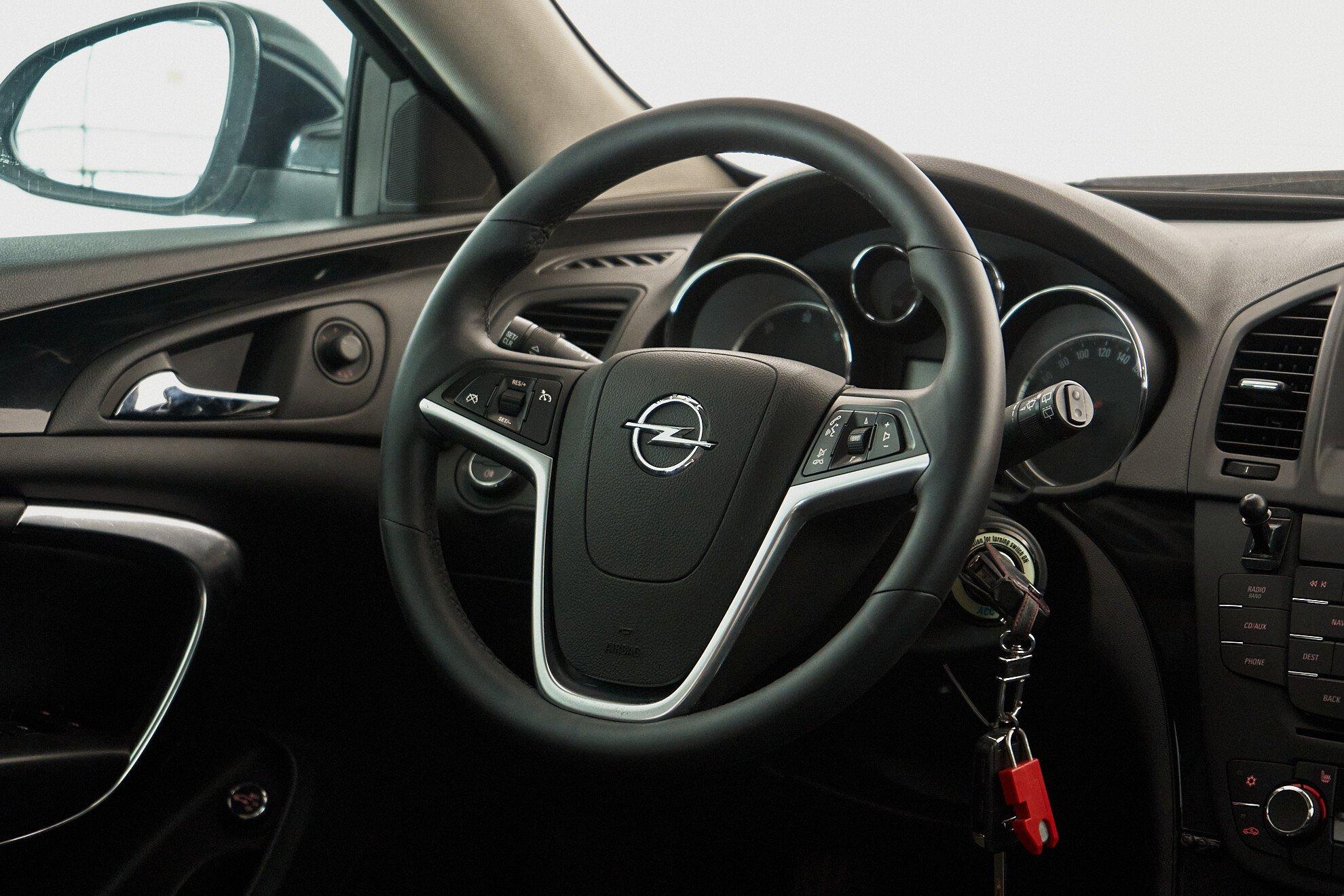 Opel Insignia 2013, черный