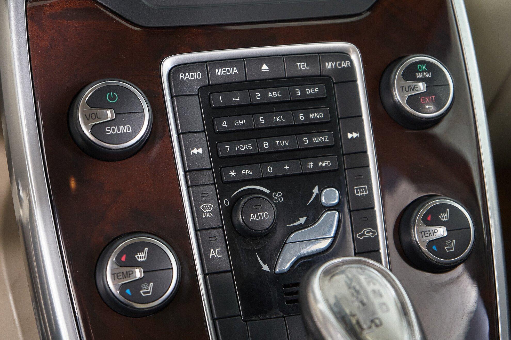 Volvo XC70 2012, черный