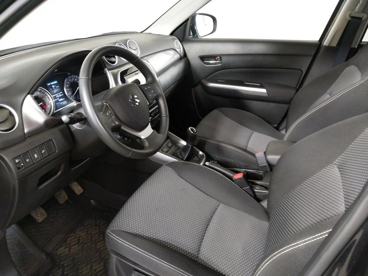 Suzuki Vitara 2020, черный