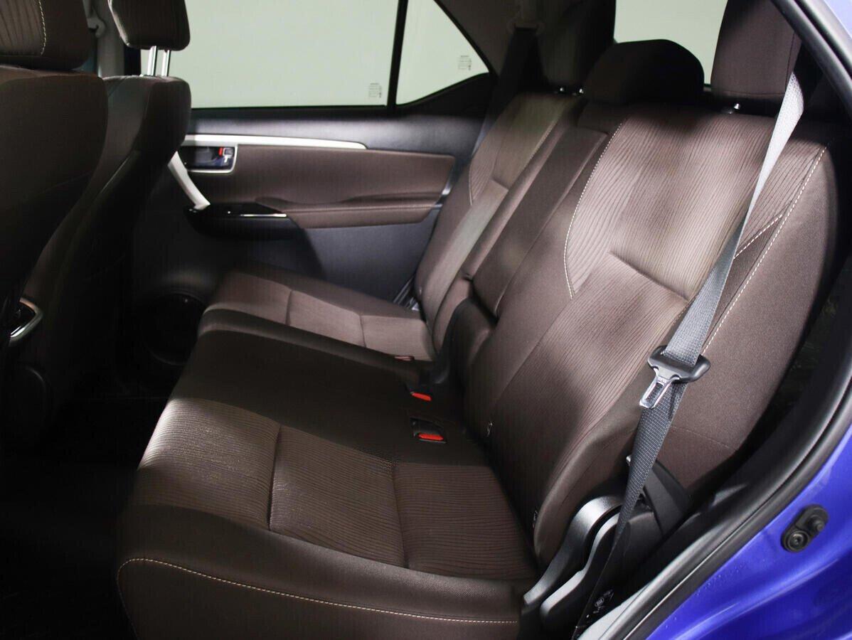 Toyota Fortuner 2018, синий