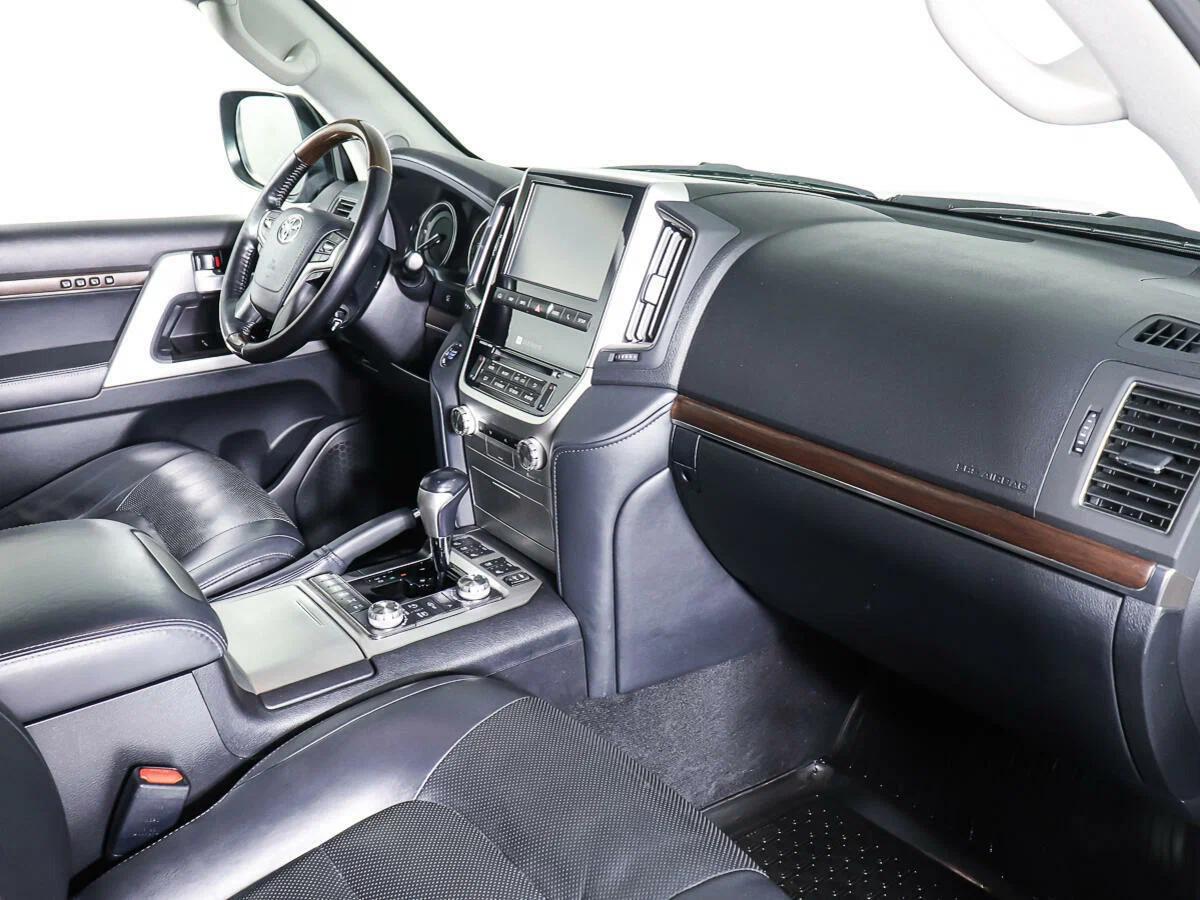 Toyota Land Cruiser 2018, черный