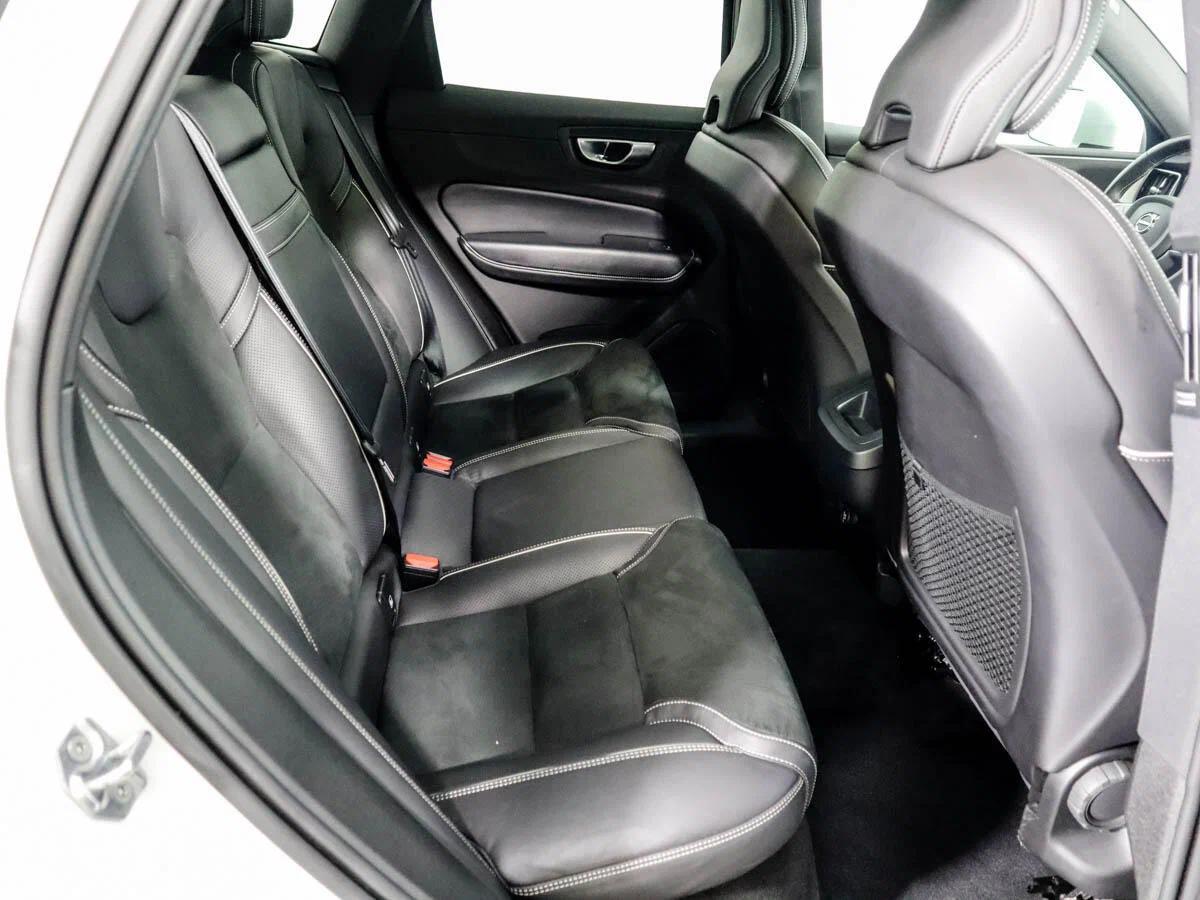 Volvo XC60 2019, белый